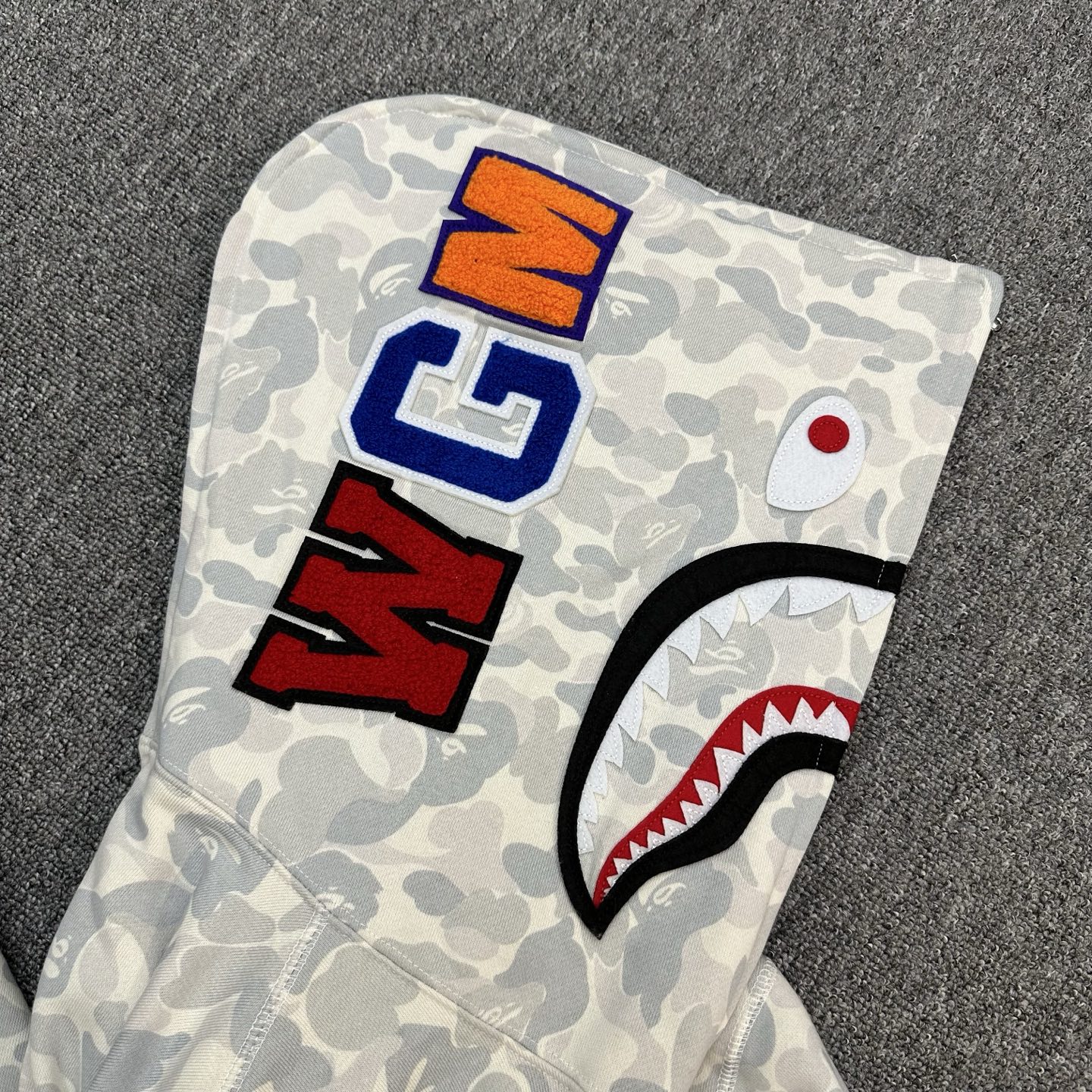 A BATHING APE BAPE  PACK系列 FW24  鲨鱼拉链外套  男女同款 白灰色