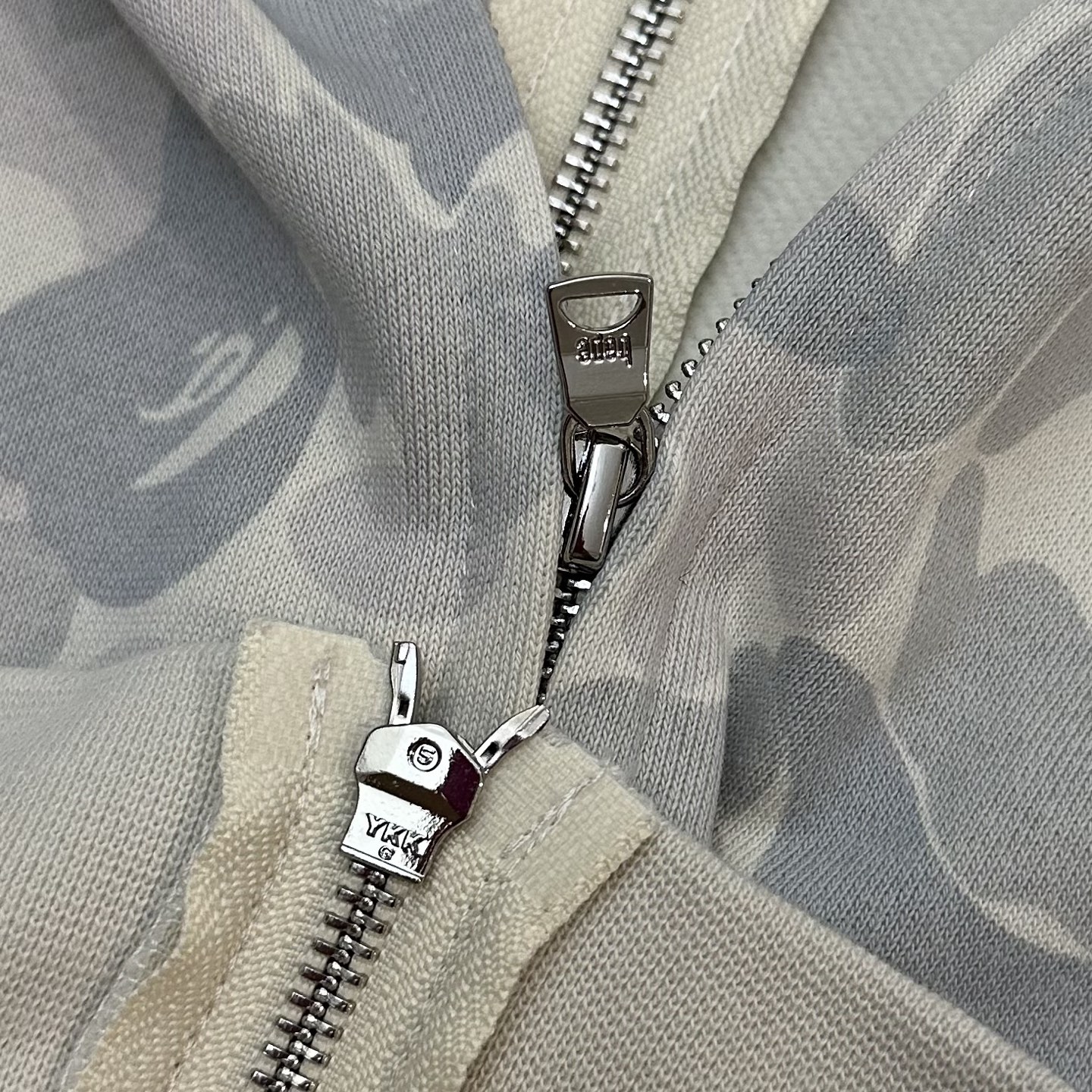 A BATHING APE BAPE  PACK系列 FW24  鲨鱼拉链外套  男女同款 白灰色