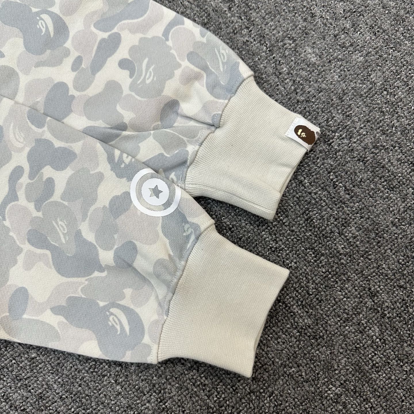 A BATHING APE BAPE  PACK系列 FW24  鲨鱼拉链外套  男女同款 白灰色