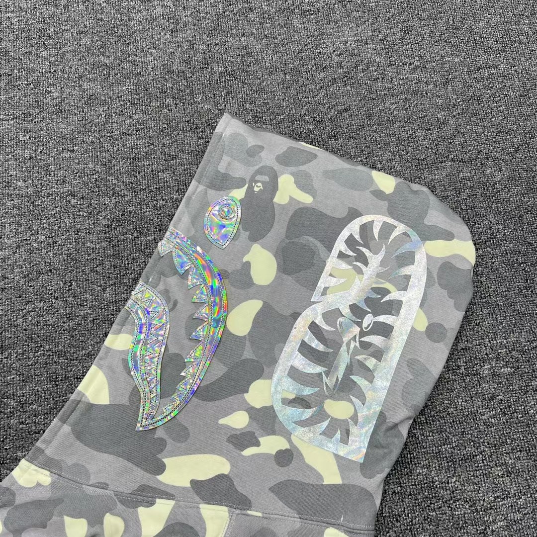 A BATHING APE BAPE  CITY CAMO SHARK HOODIE  夜光 镭射 鲨鱼拉链外套  男女同款 灰色
