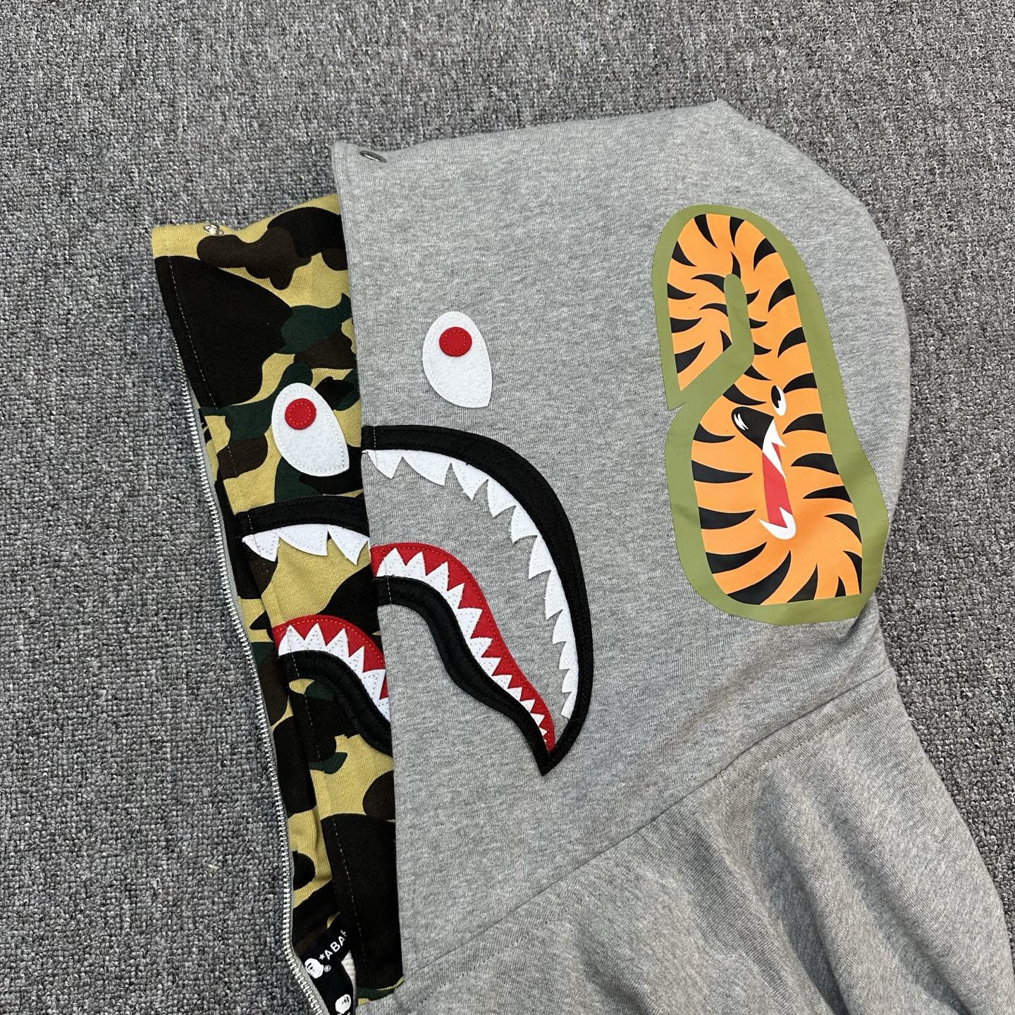 A BATHING APE BAPE  双帽  鲨鱼拉链外套  男女同款 灰色  