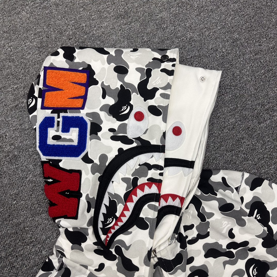 A BATHING APE BAPE  双帽  鲨鱼拉链外套  男女同款 黑白奶牛