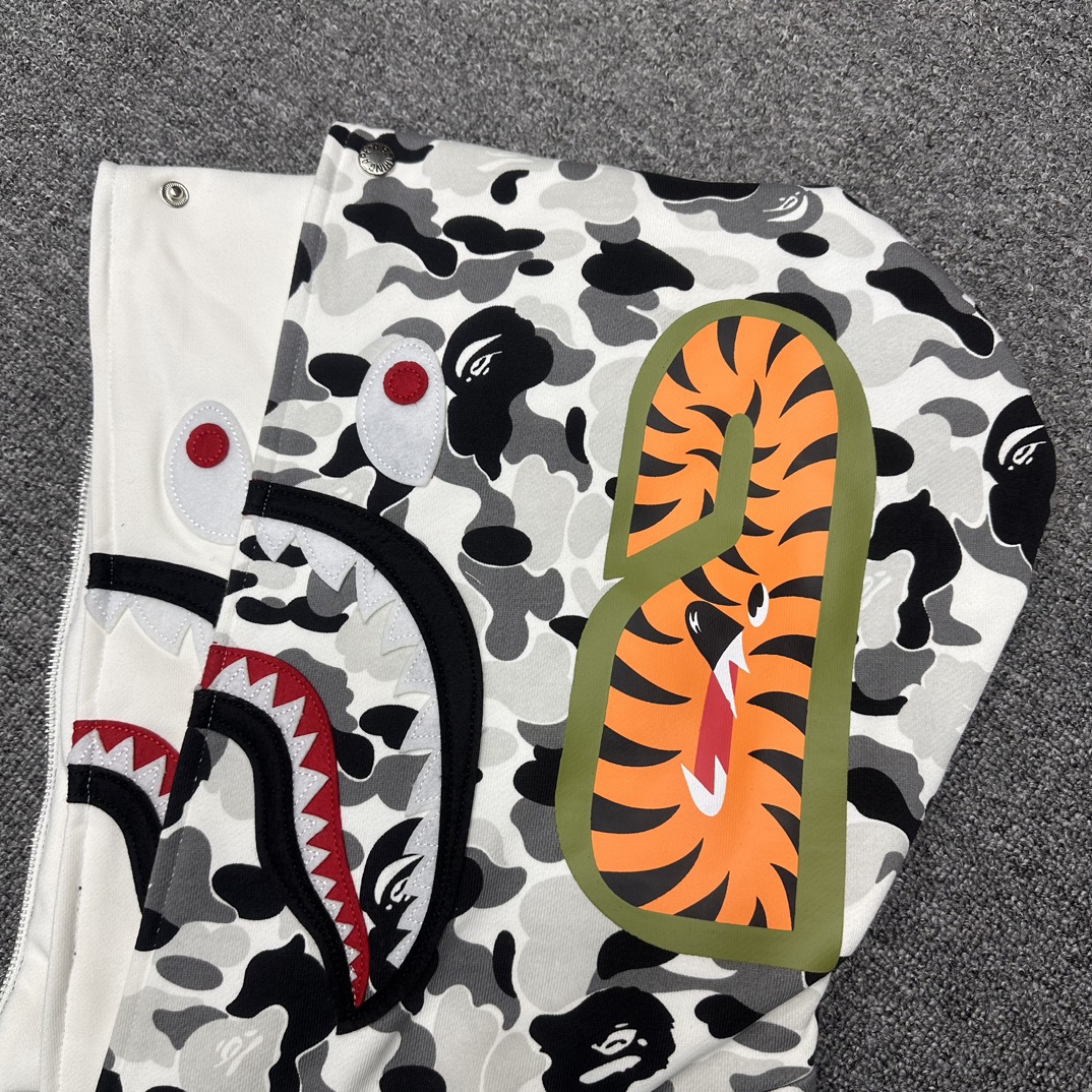 A BATHING APE BAPE  双帽  鲨鱼拉链外套  男女同款 黑白奶牛