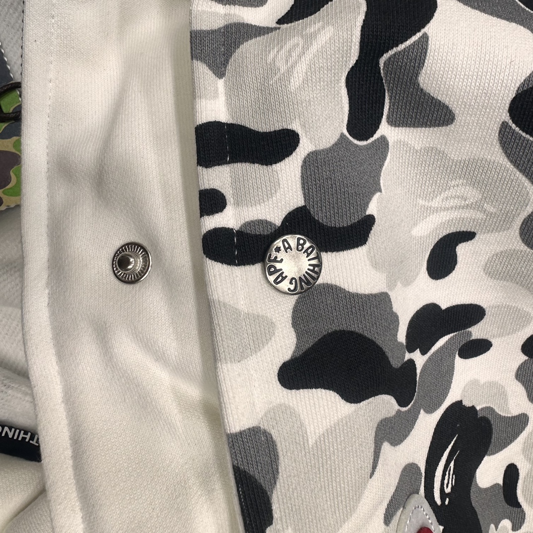 A BATHING APE BAPE  双帽  鲨鱼拉链外套  男女同款 黑白奶牛