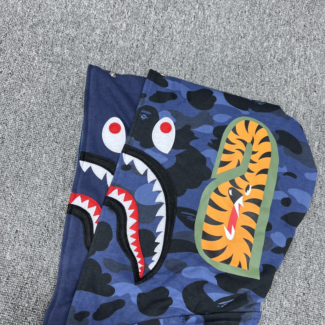 A BATHING APE BAPE  双帽  鲨鱼拉链外套  男女同款 红色  1G80-115-022