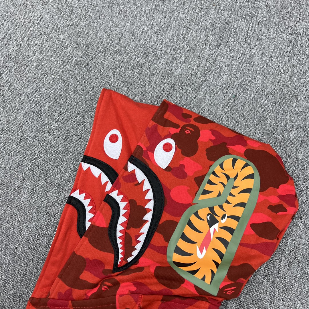 A BATHING APE BAPE  双帽  鲨鱼拉链外套  男女同款 红色  1G80-115-022