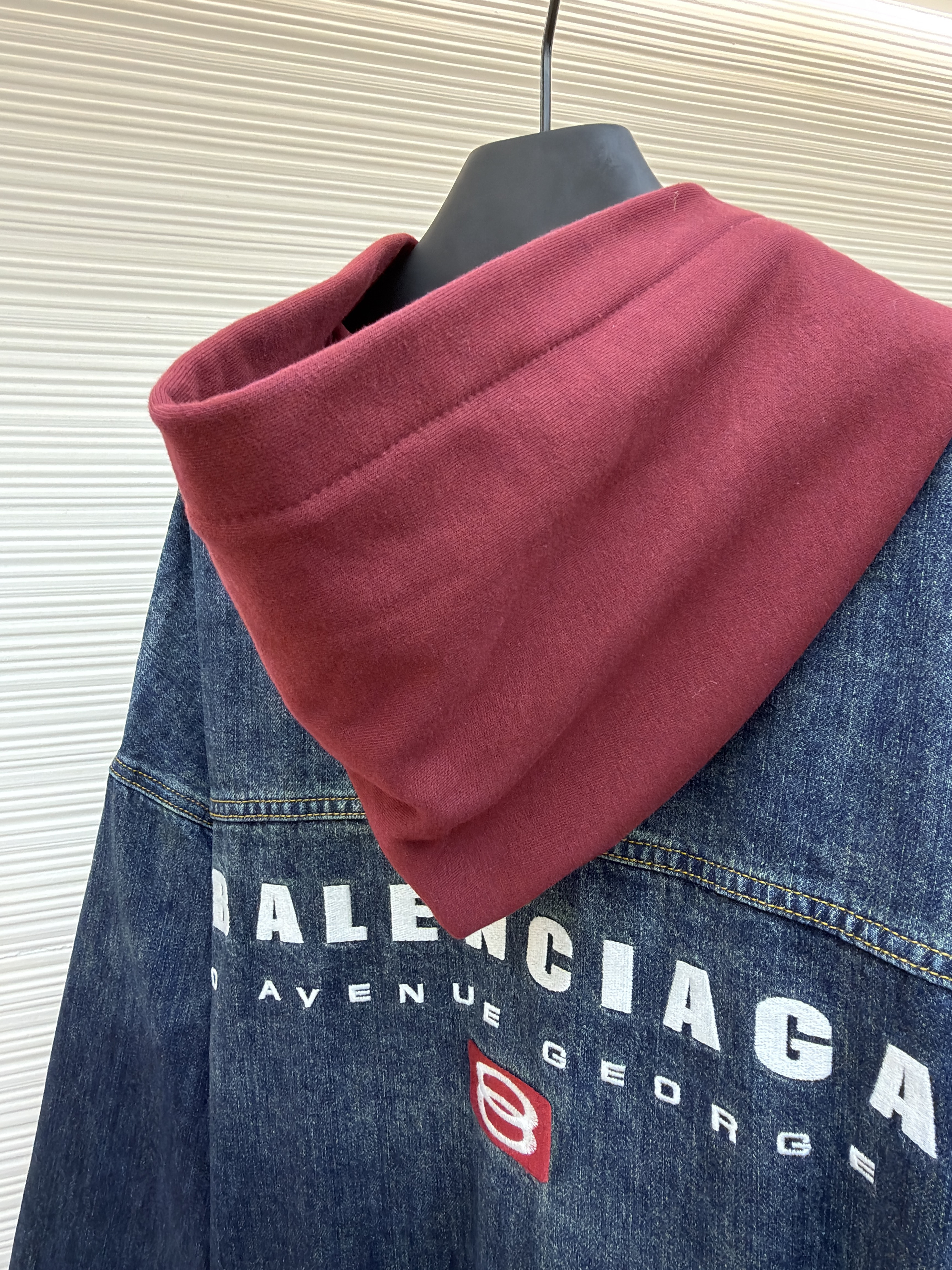 Balenciaga 巴黎世家 拼接刺绣牛仔兜帽外套 牛仔衣 夹克 长袖 蓝色 C0