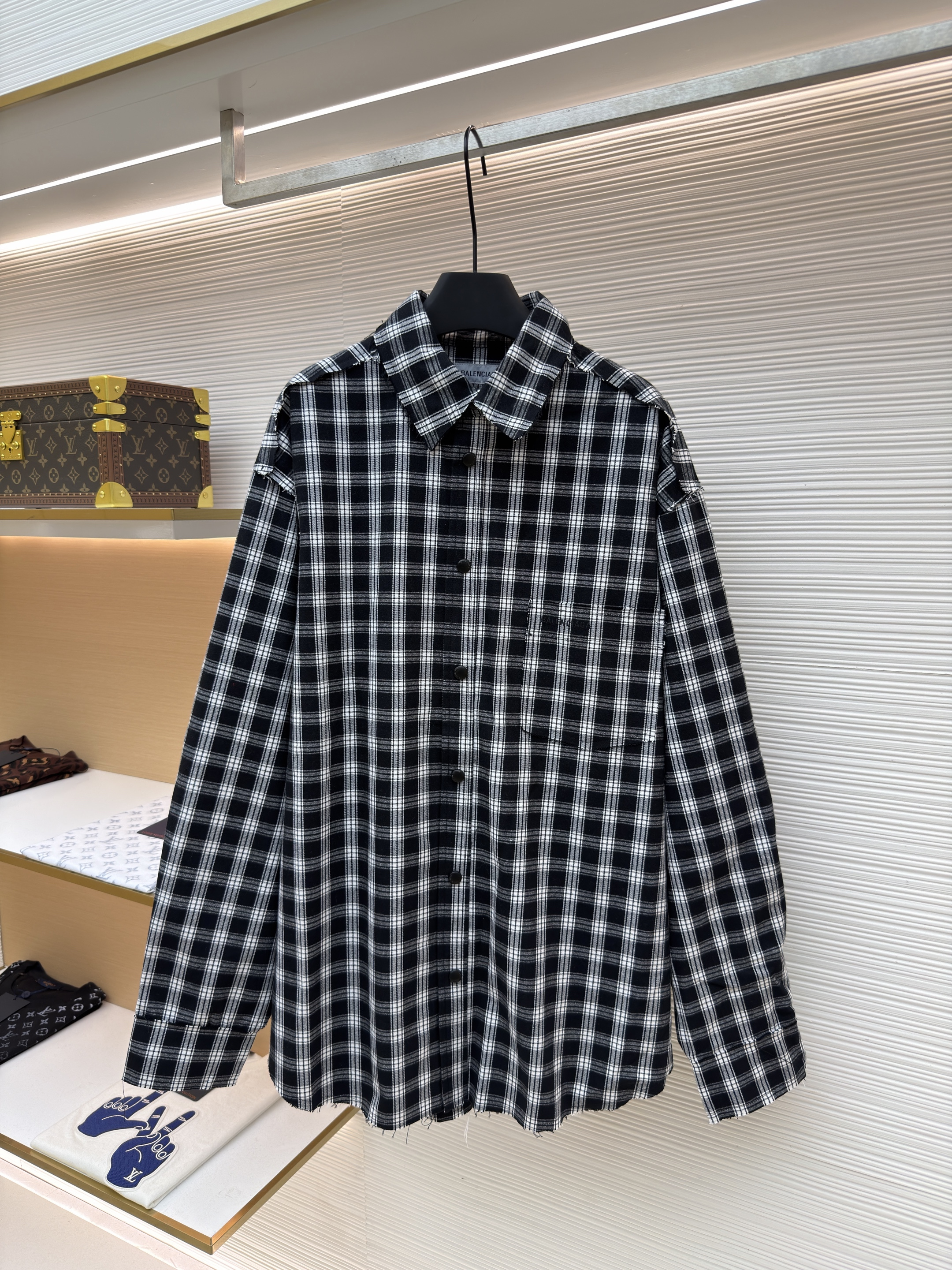 Balenciaga 巴黎世家 黑白格子毛边破坏衬衫 长袖 外套 黑色 B0