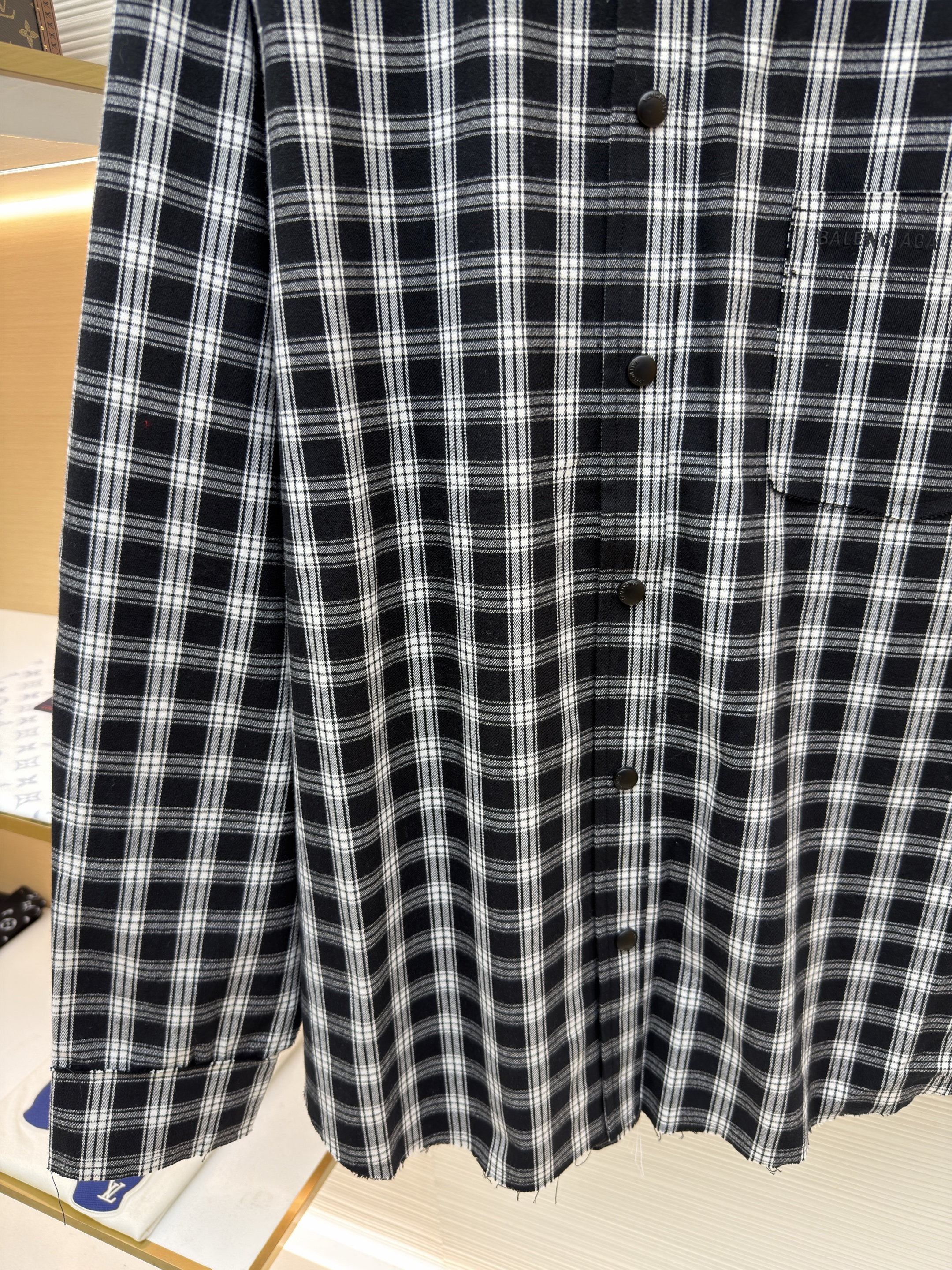 Balenciaga 巴黎世家 黑白格子毛边破坏衬衫 长袖 外套 黑色 B0