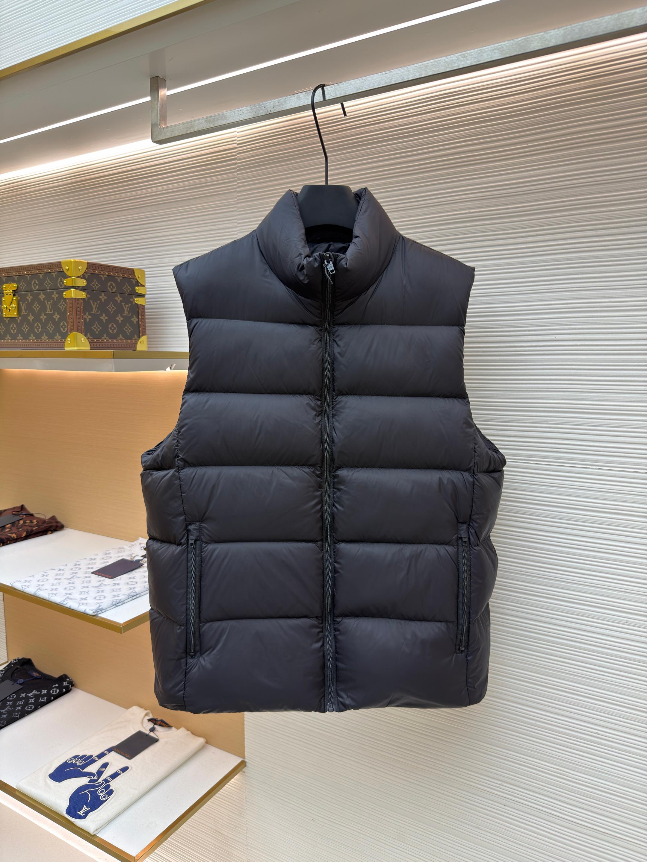 Balenciaga 巴黎世家 后背徽标logo拉链立领羽绒马甲 背心 外套 夹克 保暖 黑色 C0