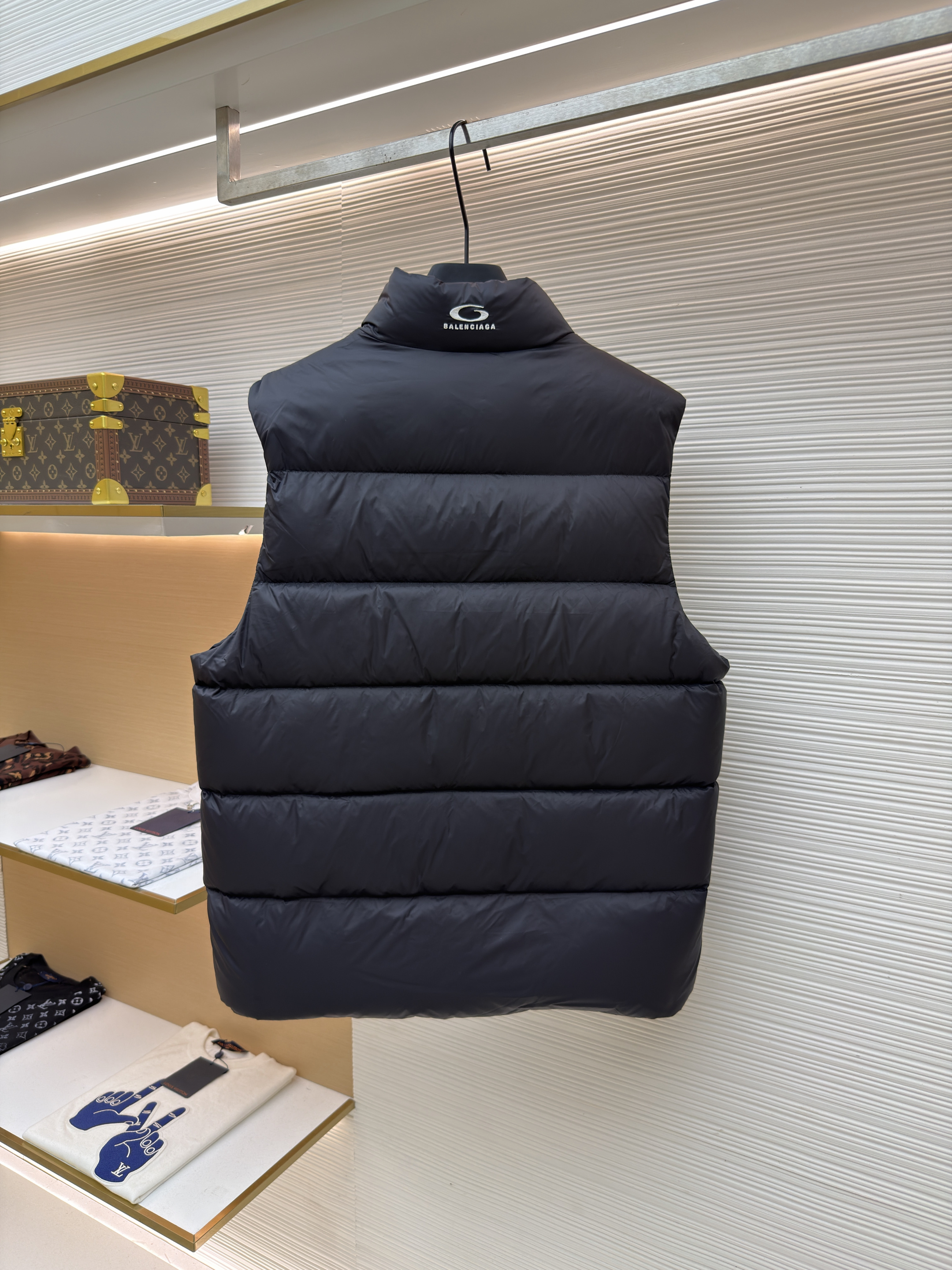 Balenciaga 巴黎世家 后背徽标logo拉链立领羽绒马甲 背心 外套 夹克 保暖 黑色 C0