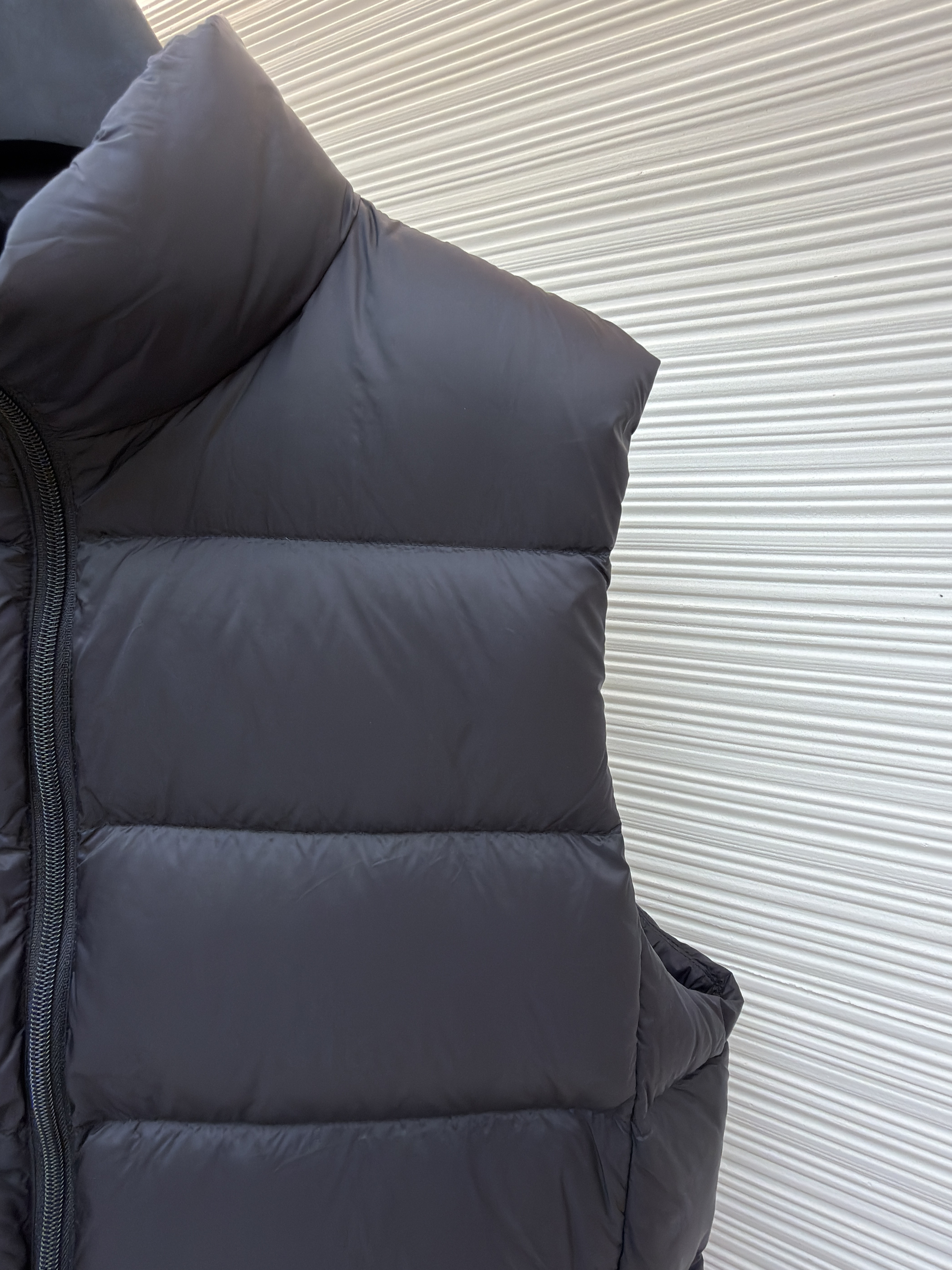Balenciaga 巴黎世家 后背徽标logo拉链立领羽绒马甲 背心 外套 夹克 保暖 黑色 C0