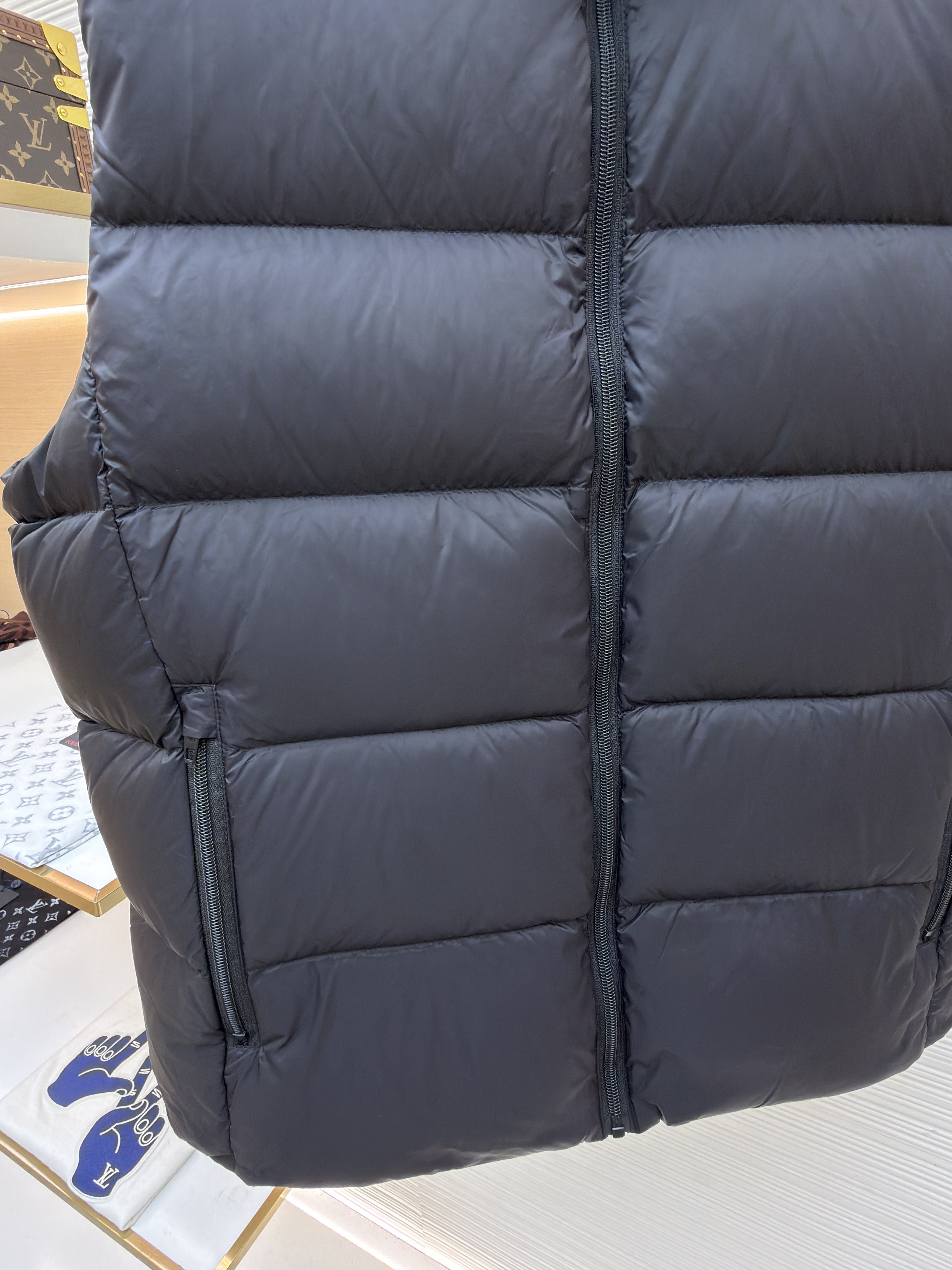 Balenciaga 巴黎世家 后背徽标logo拉链立领羽绒马甲 背心 外套 夹克 保暖 黑色 C0