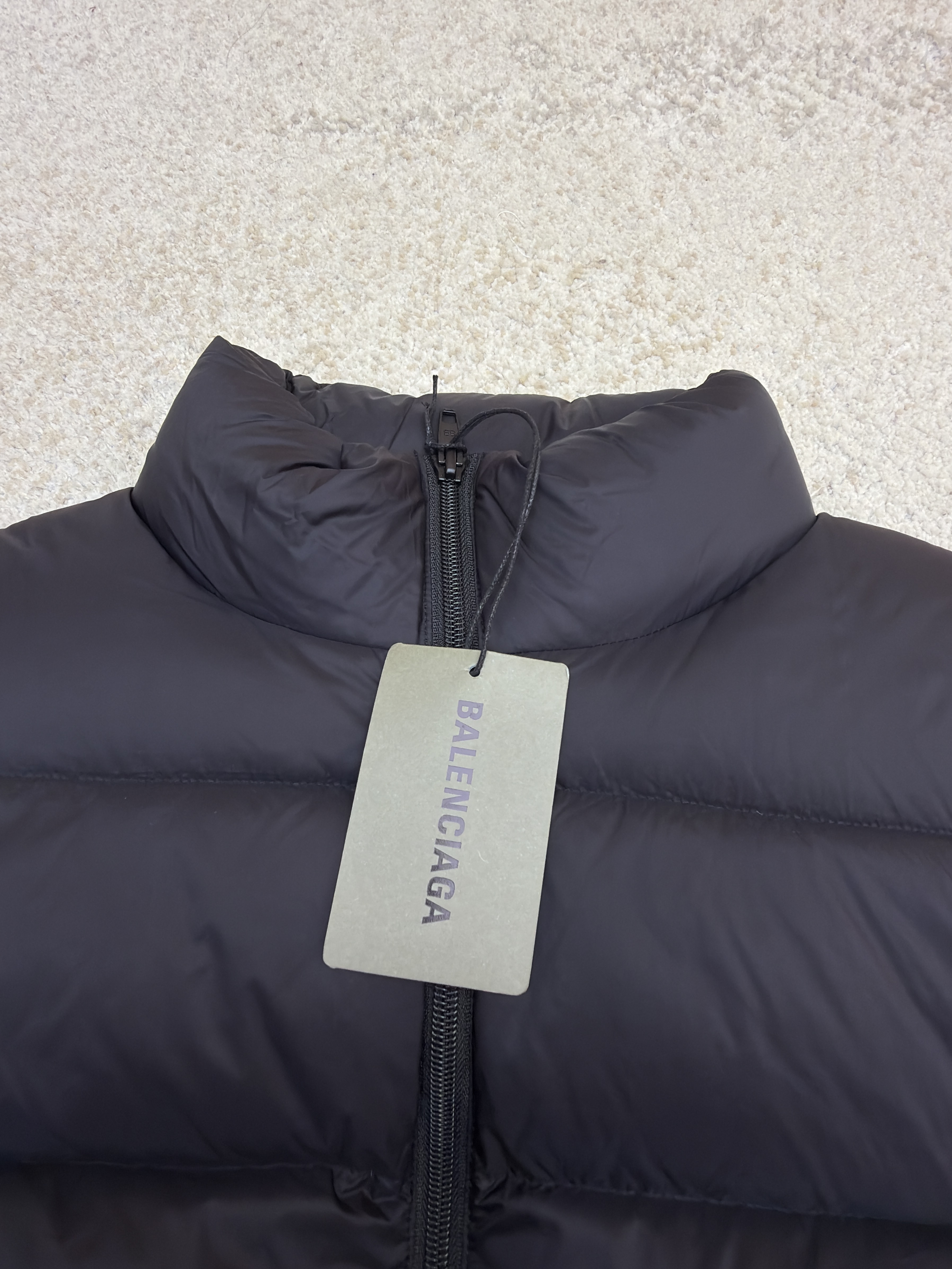 Balenciaga 巴黎世家 后背徽标logo拉链立领羽绒马甲 背心 外套 夹克 保暖 黑色 C0