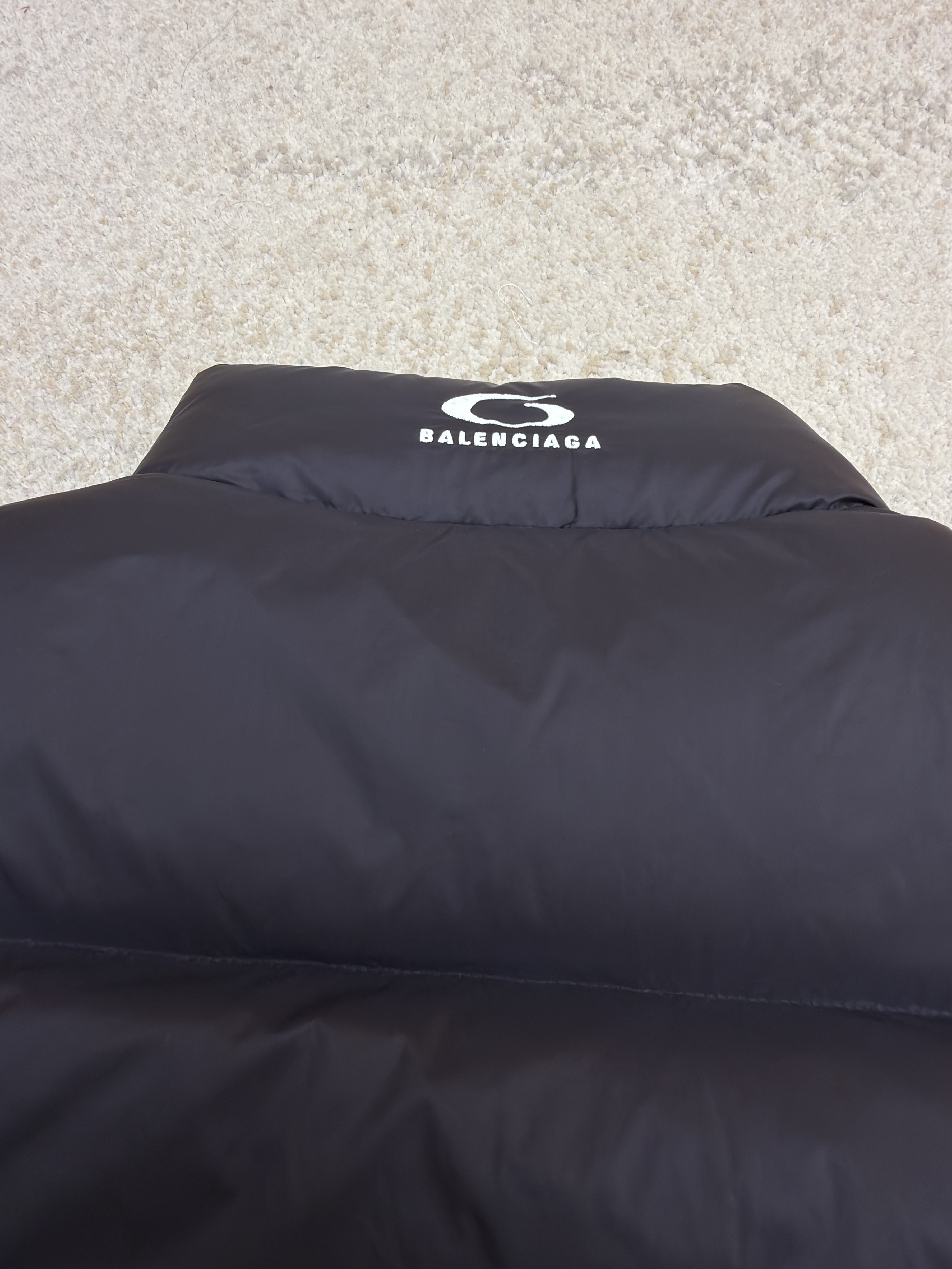 Balenciaga 巴黎世家 后背徽标logo拉链立领羽绒马甲 背心 外套 夹克 保暖 黑色 C0