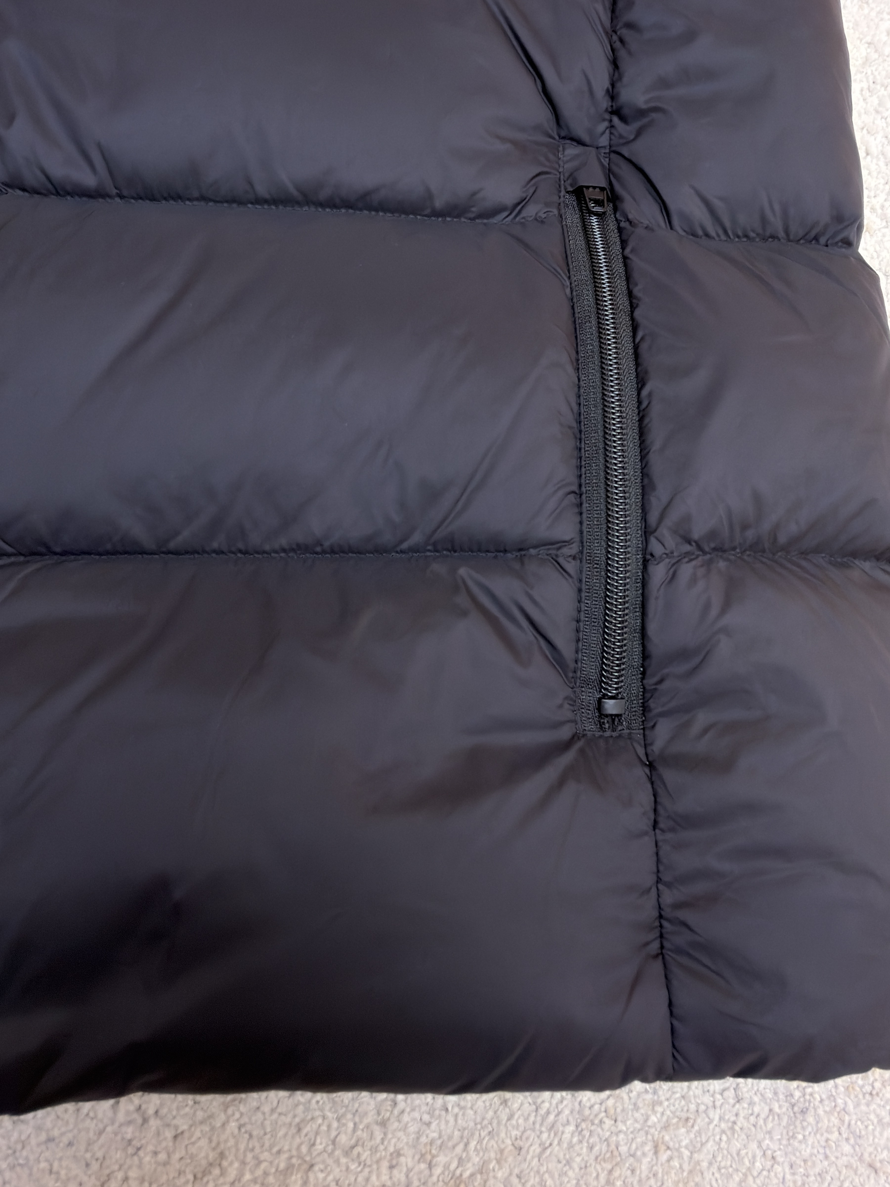 Balenciaga 巴黎世家 后背徽标logo拉链立领羽绒马甲 背心 外套 夹克 保暖 黑色 C0