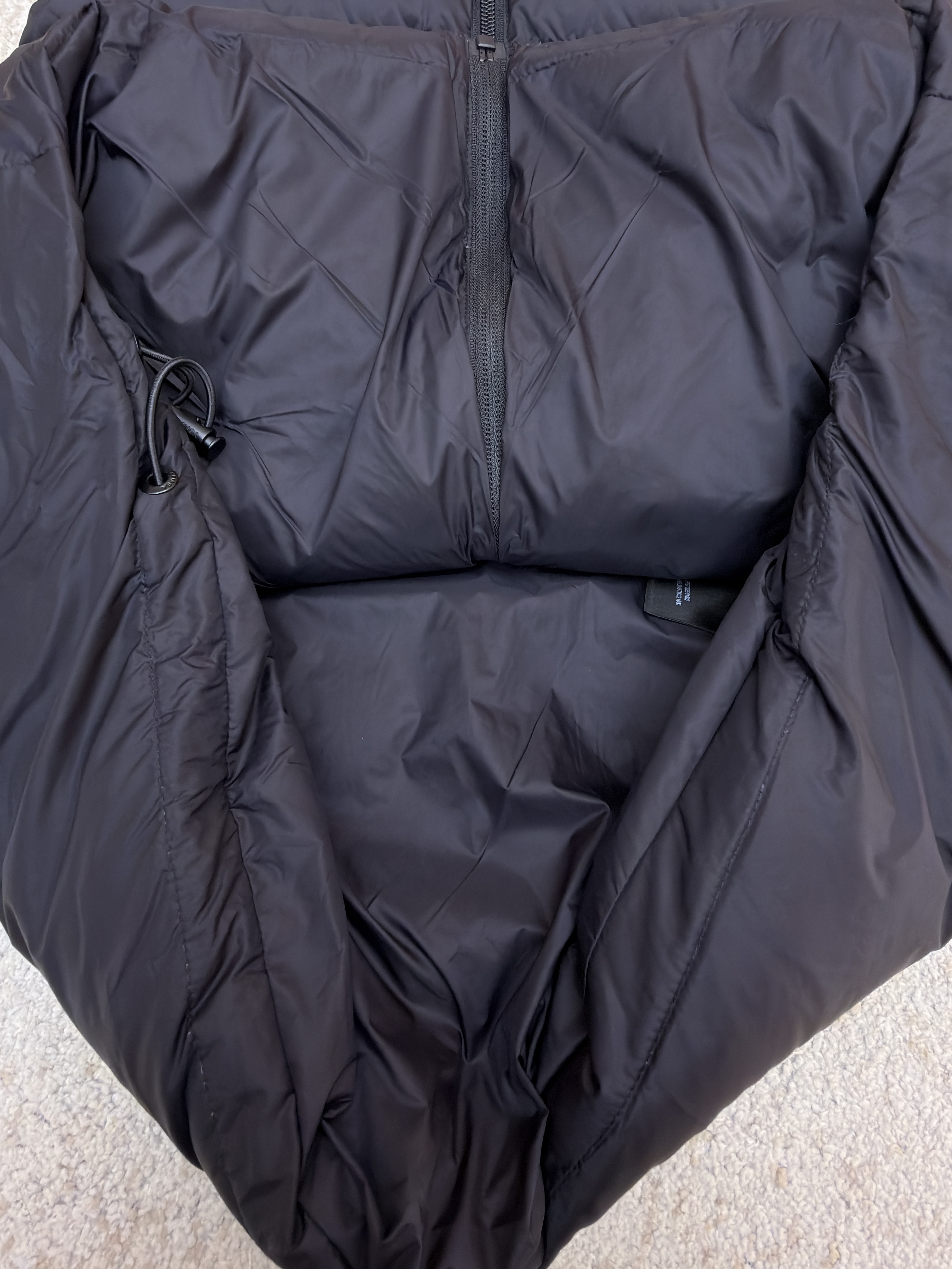 Balenciaga 巴黎世家 后背徽标logo拉链立领羽绒马甲 背心 外套 夹克 保暖 黑色 C0