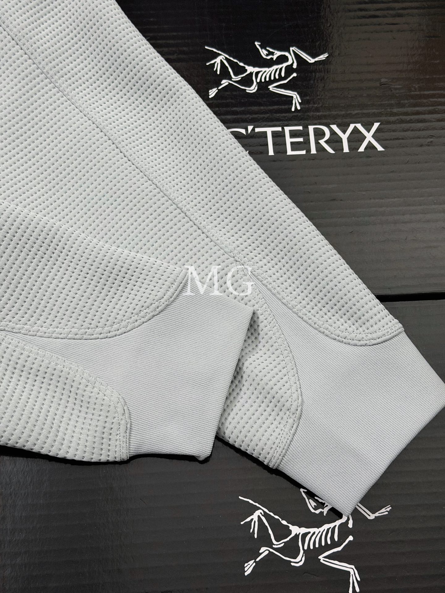 C13 台州 Arcteryx 始祖鸟 OLERA FULL ZIP HOODY 华夫格 拉链连帽 保暖 透气夹克 X000009918