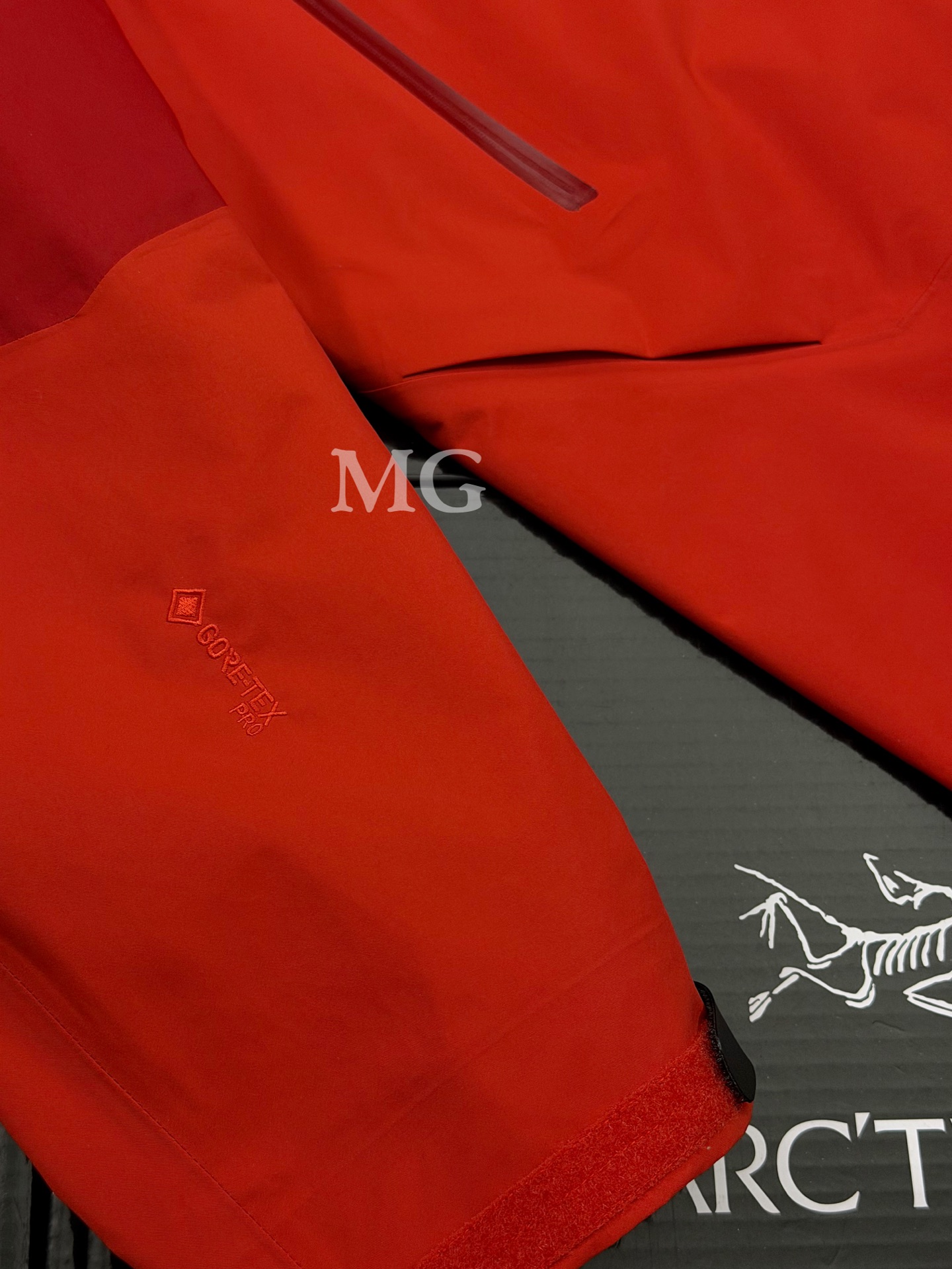 C05 台州 Arcteryx 始祖鸟 RUSH JACKET-YEAR OF THEHORSE 马年新春限定 GTX 硬壳连帽 防风防水 耐磨 长袖 男款B5- X000009965