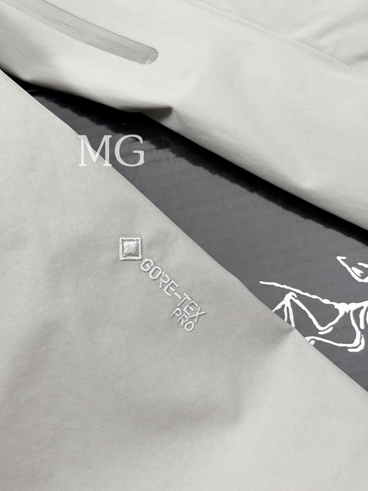 G13 台州 第7代 Arcteryx 始祖鸟 Alpha SV GORE-TEX Pro 冲锋 硬壳 防风防水 夹克 长袖 男款B5 流木白 X000007555