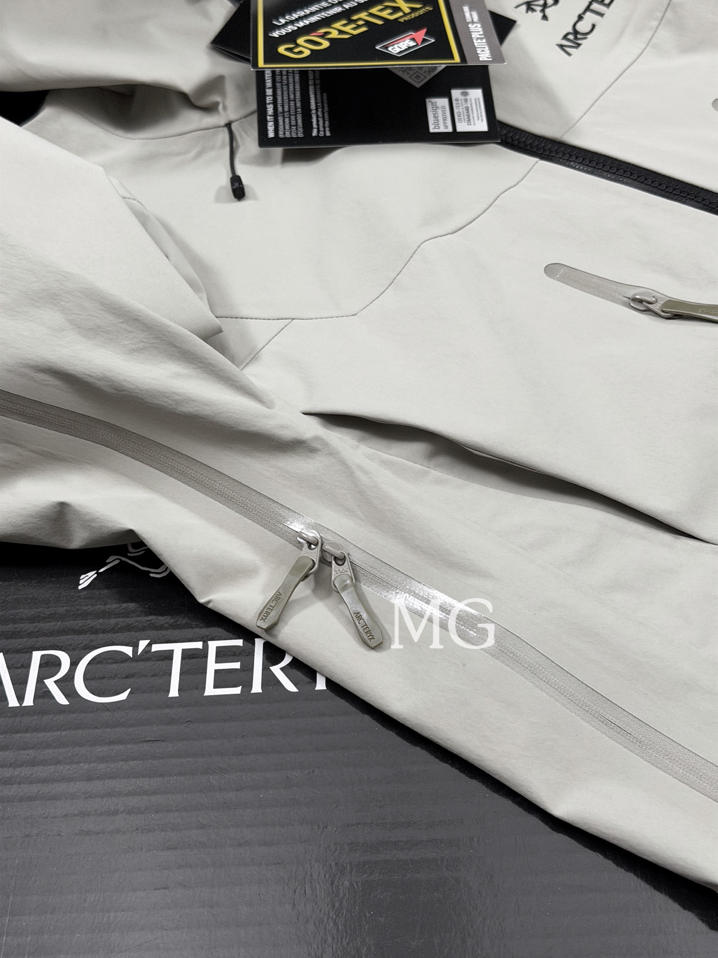 G13 台州 第7代 Arcteryx 始祖鸟 Alpha SV GORE-TEX Pro 冲锋 硬壳 防风防水 夹克 长袖 男款B5 流木白 X000007555