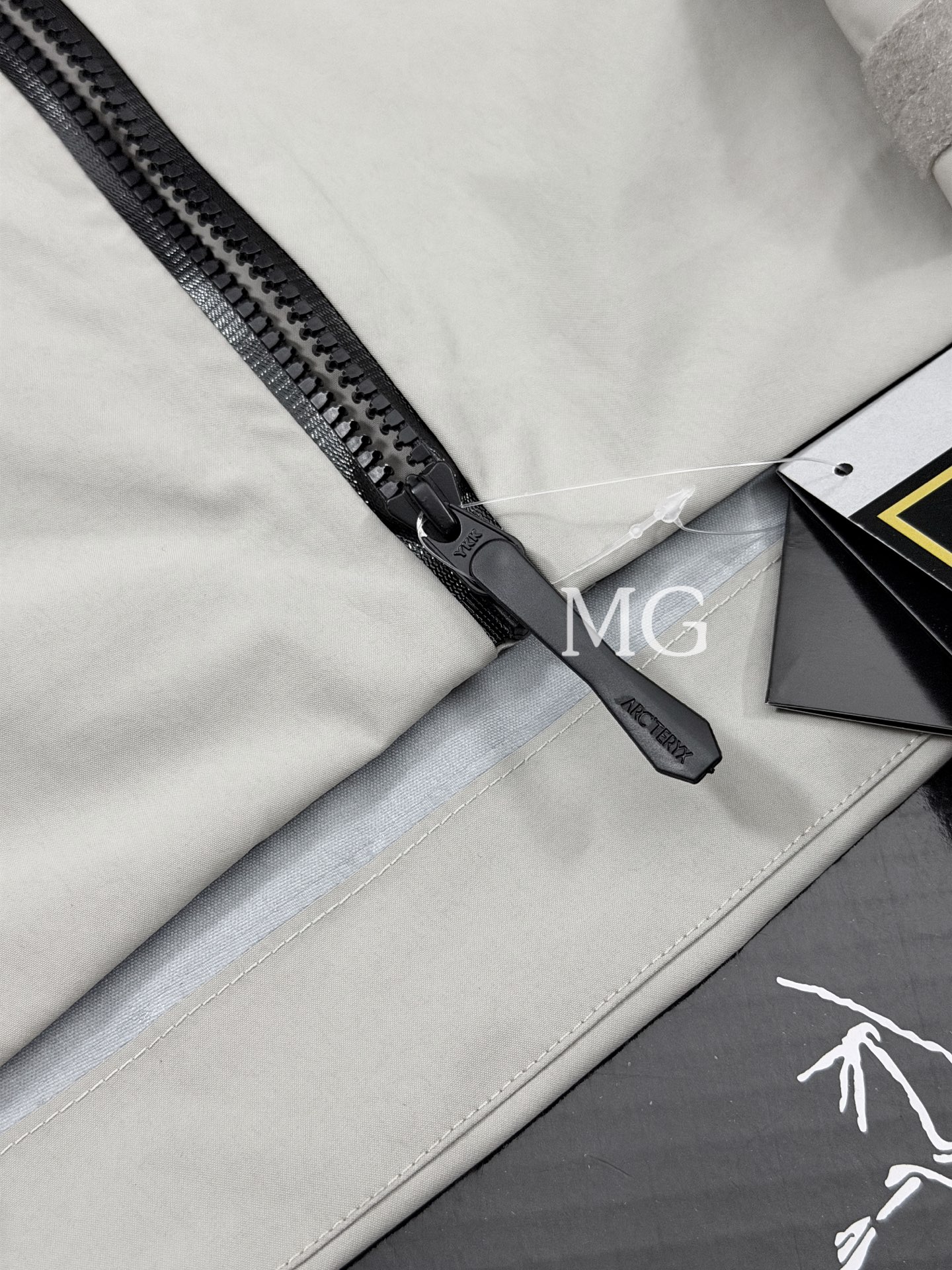 G13 台州 第7代 Arcteryx 始祖鸟 Alpha SV GORE-TEX Pro 冲锋 硬壳 防风防水 夹克 长袖 男款B5 流木白 X000007555