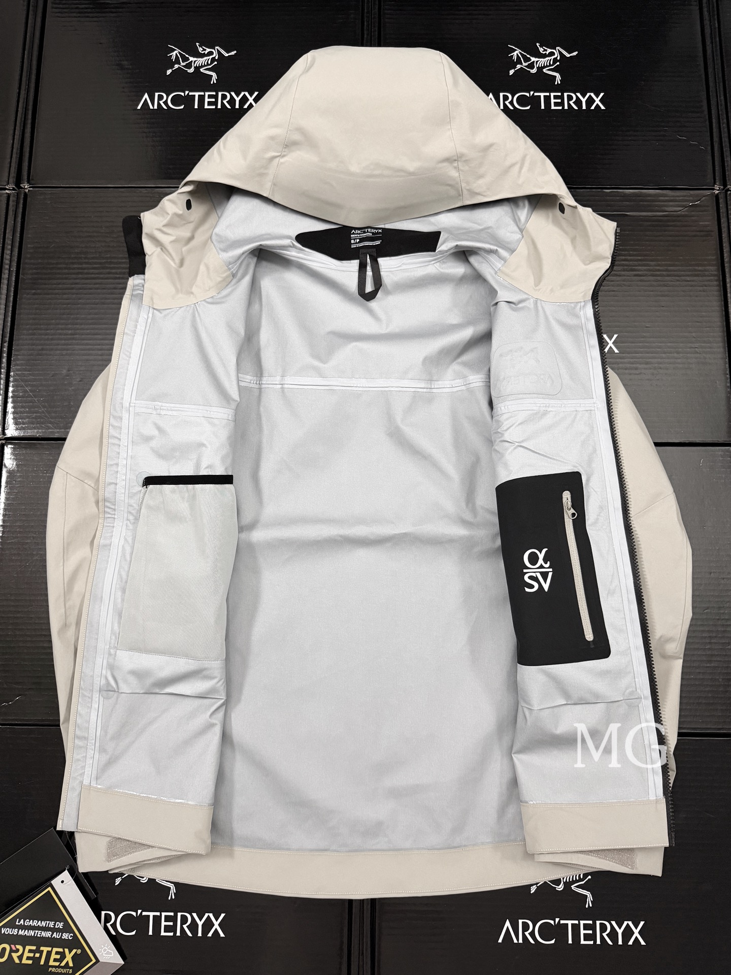 G13 台州 第7代 Arcteryx 始祖鸟 Alpha SV GORE-TEX Pro 冲锋 硬壳 防风防水 夹克 长袖 男款B5 流木白 X000007555