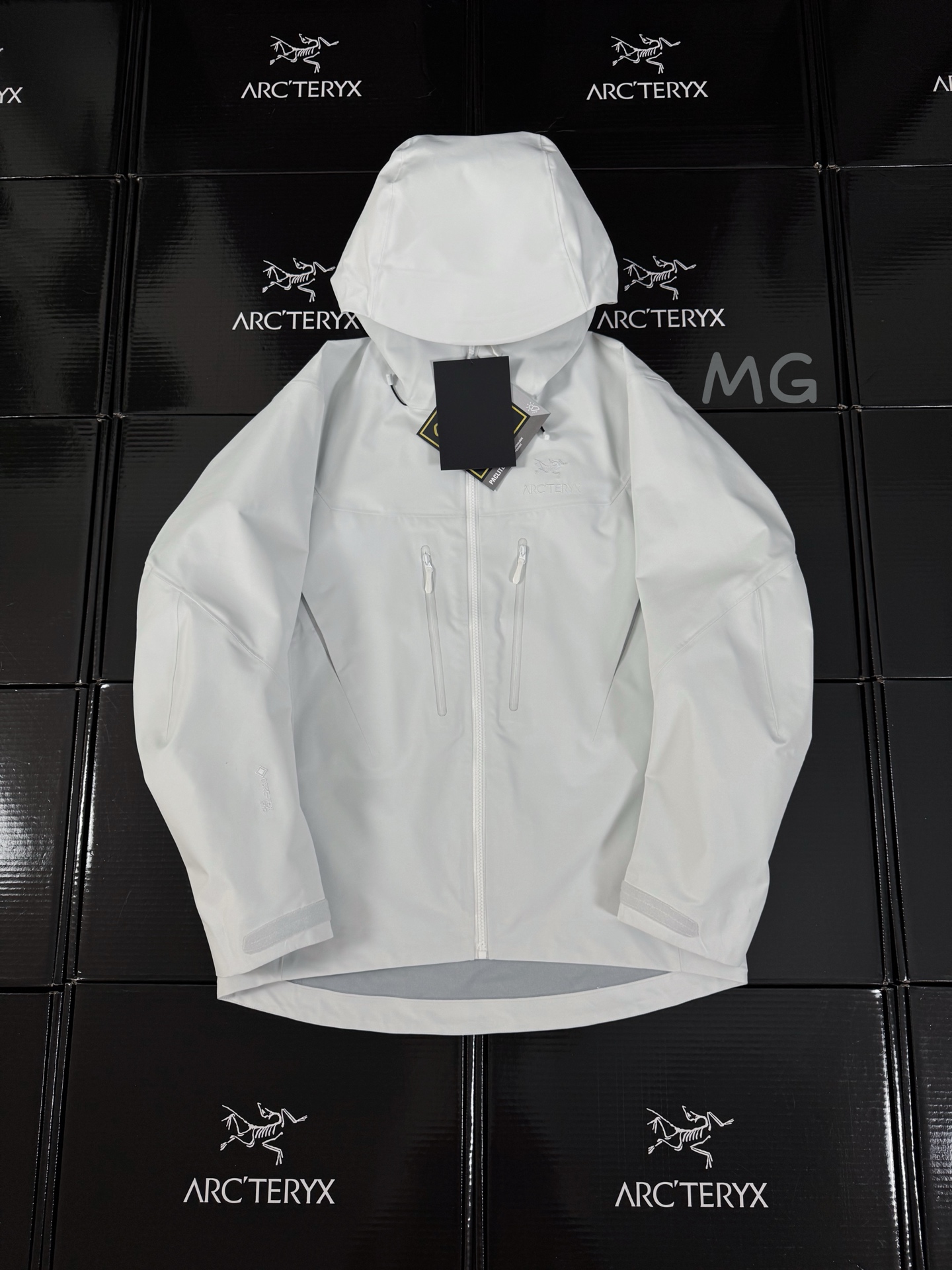 台州 第7代 Arcteryx 始祖鸟 Alpha SV GORE-TEX Pro  冲锋 硬壳 防风防水 夹克 长袖  男款B5 白色X000007555