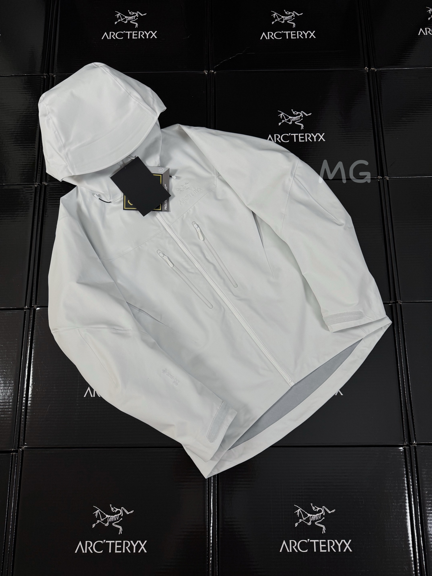 台州 第7代 Arcteryx 始祖鸟 Alpha SV GORE-TEX Pro 冲锋 硬壳 防风防水 夹克 长袖 男款B5 白色X000007555