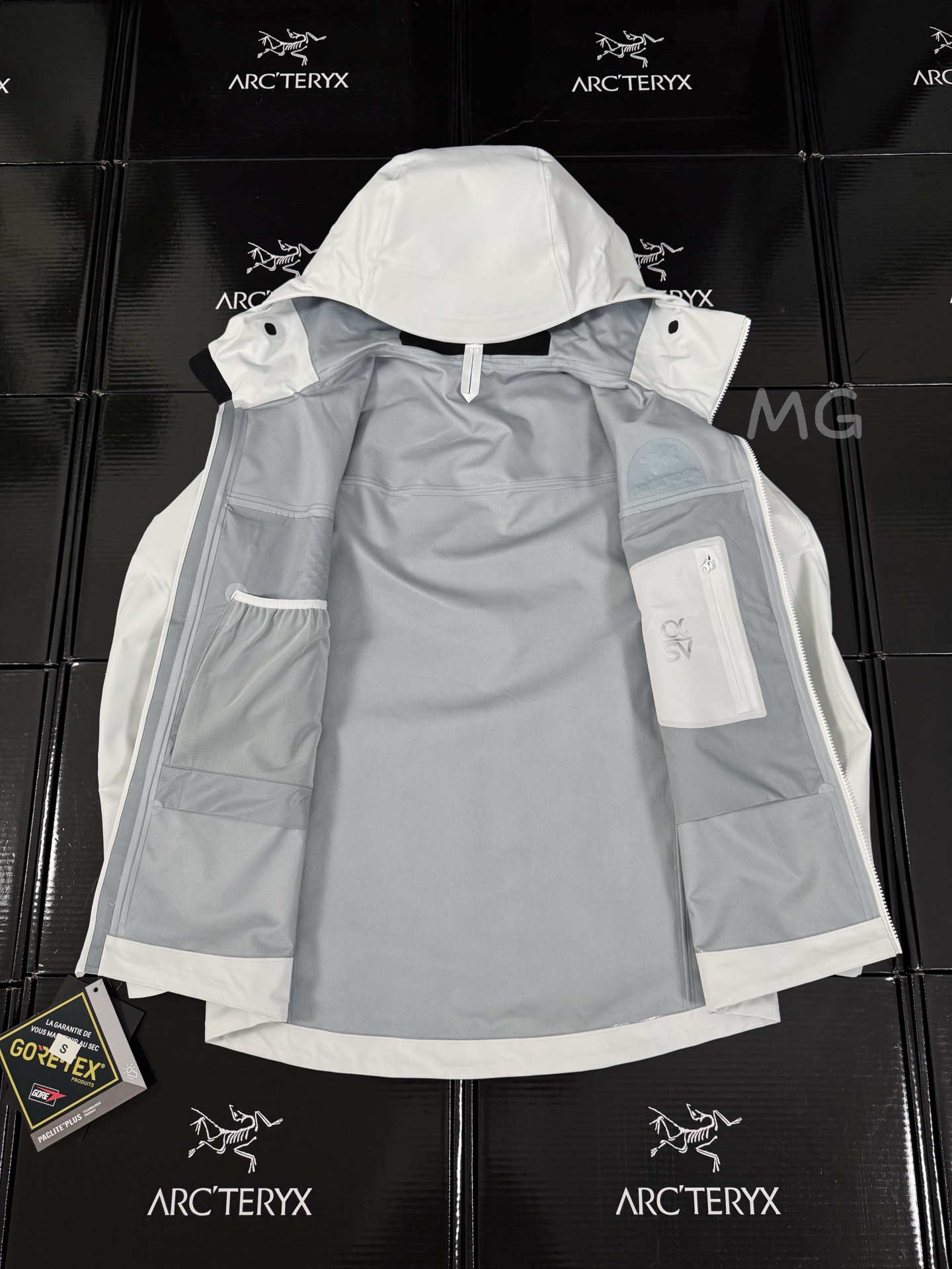 台州 第7代 Arcteryx 始祖鸟 Alpha SV GORE-TEX Pro 冲锋 硬壳 防风防水 夹克 长袖 男款B5 白色X000007555