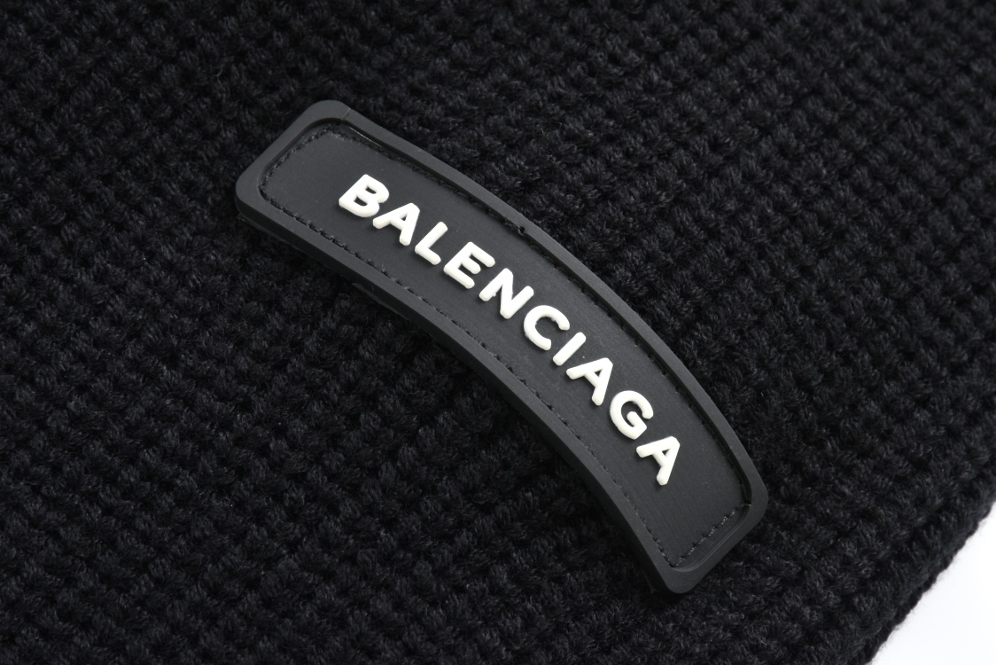 Balenciaga 巴黎世家 袖标V领针织开衫 针织衫 毛衣 外套 长袖 黑色 B0