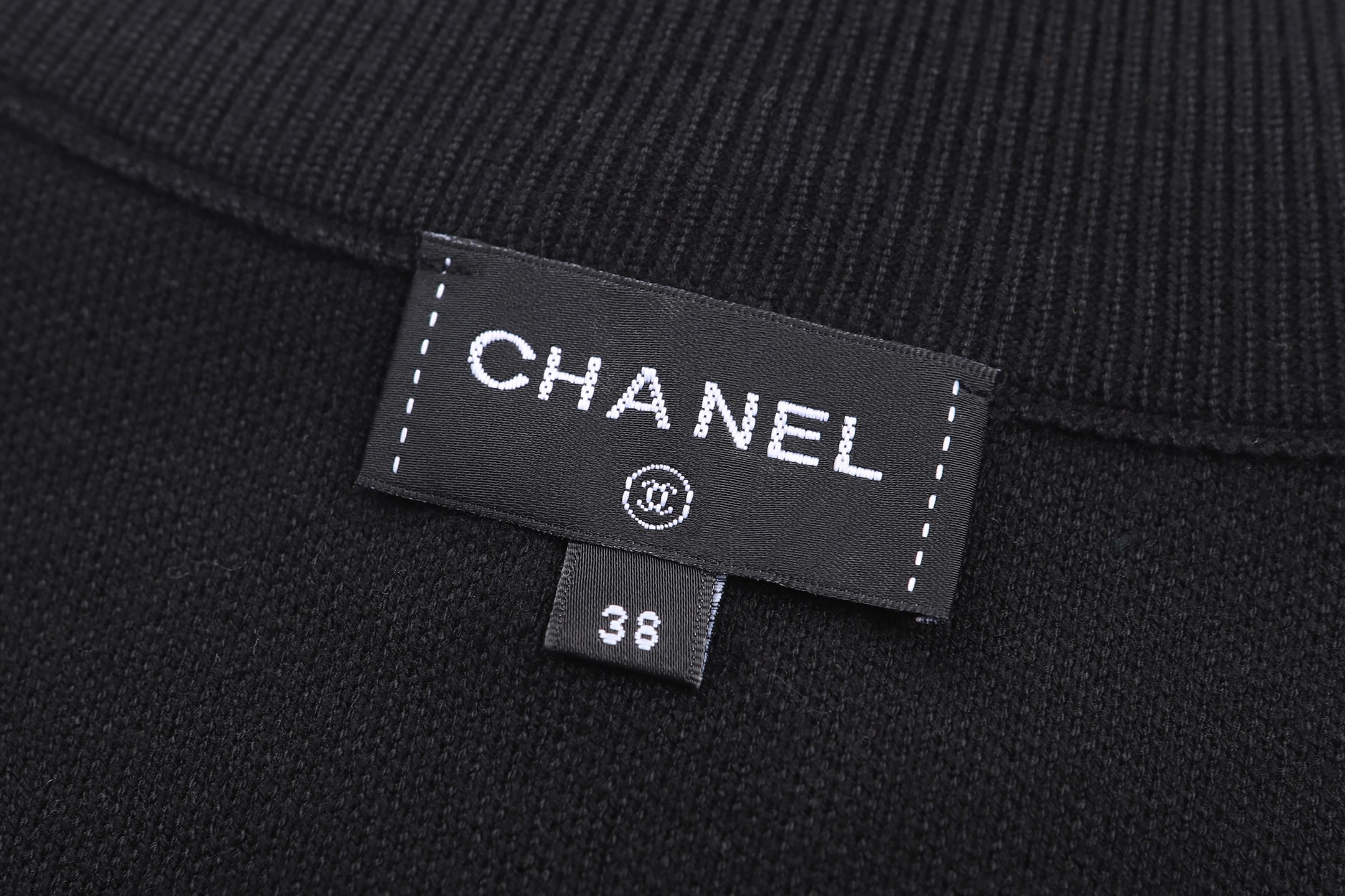 Chanel 香奈儿 logo标识半拉链立领羊毛毛衣 针织衫 外套 长袖 秋冬款 黑色 