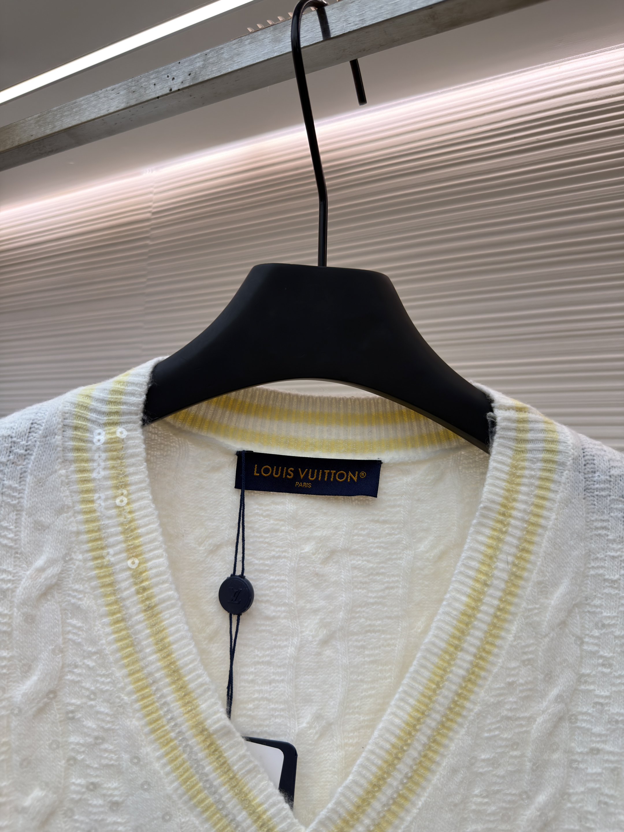 LOUIS VUITTON 路易威登 字母刺绣花卉串珠亮片提花V领针织马甲 背心 毛衣 针织衫 长袖 外套 白色 红色 B5 