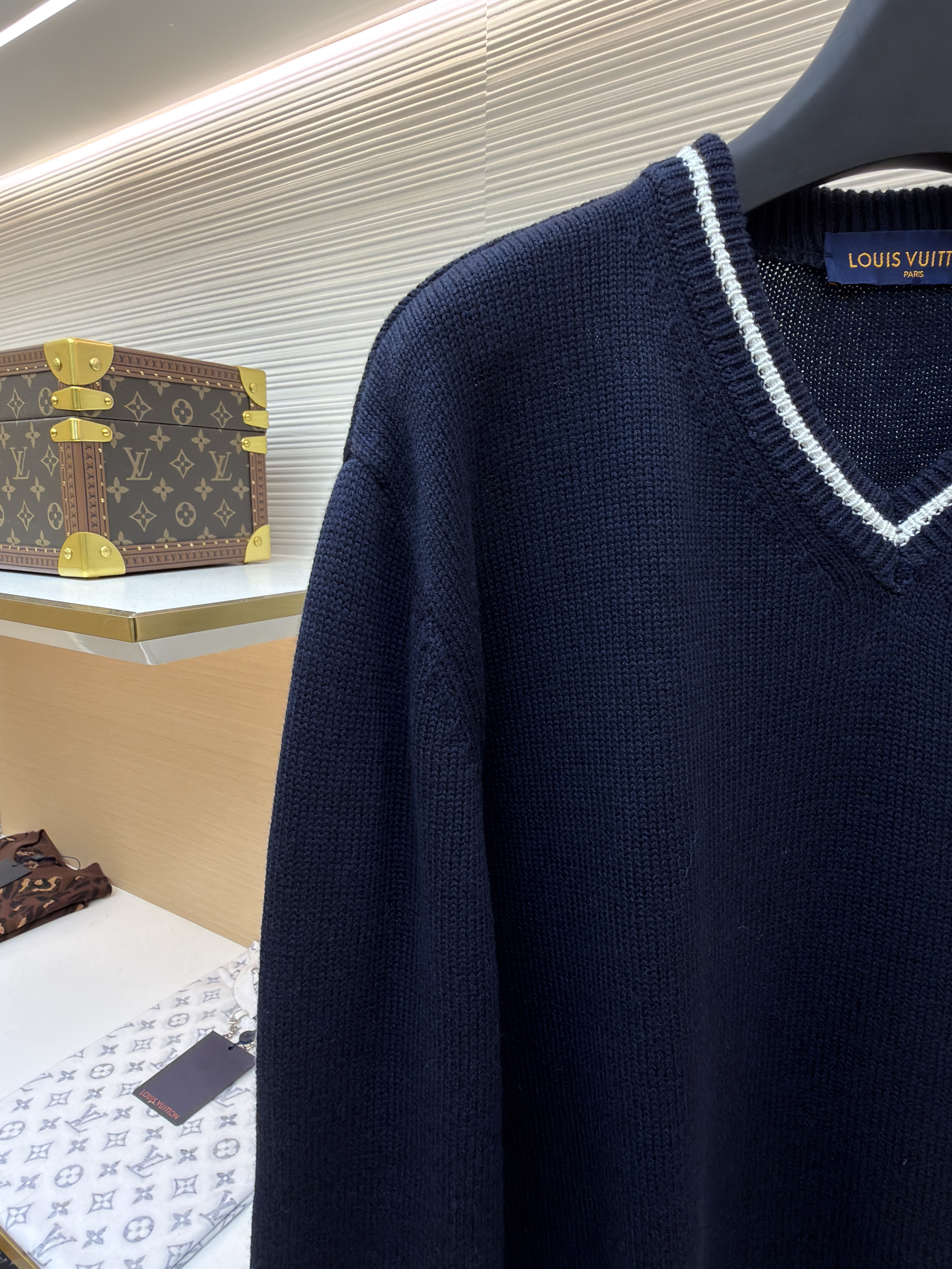 LOUIS VUITTON 路易威登 拼色刺绣绞花V领毛衣 针织衫 长袖 外套 藏蓝色 B0 