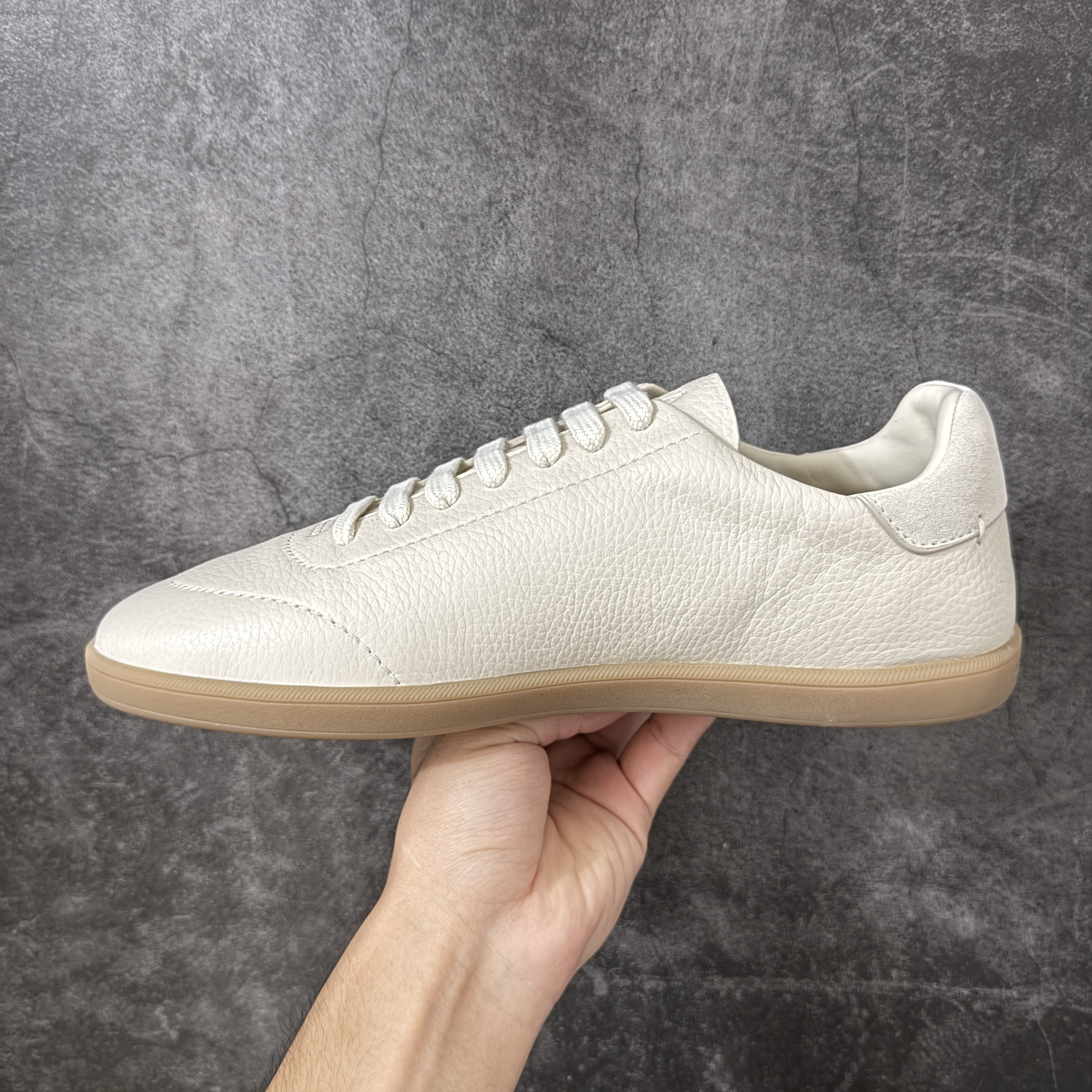 杰尼亚Zegna SS26 232  "Old Money" style low-top German Army Trainers (GATs) / casual sneakers. 荔枝纹皮 LHCVN-S8219Z-PAN