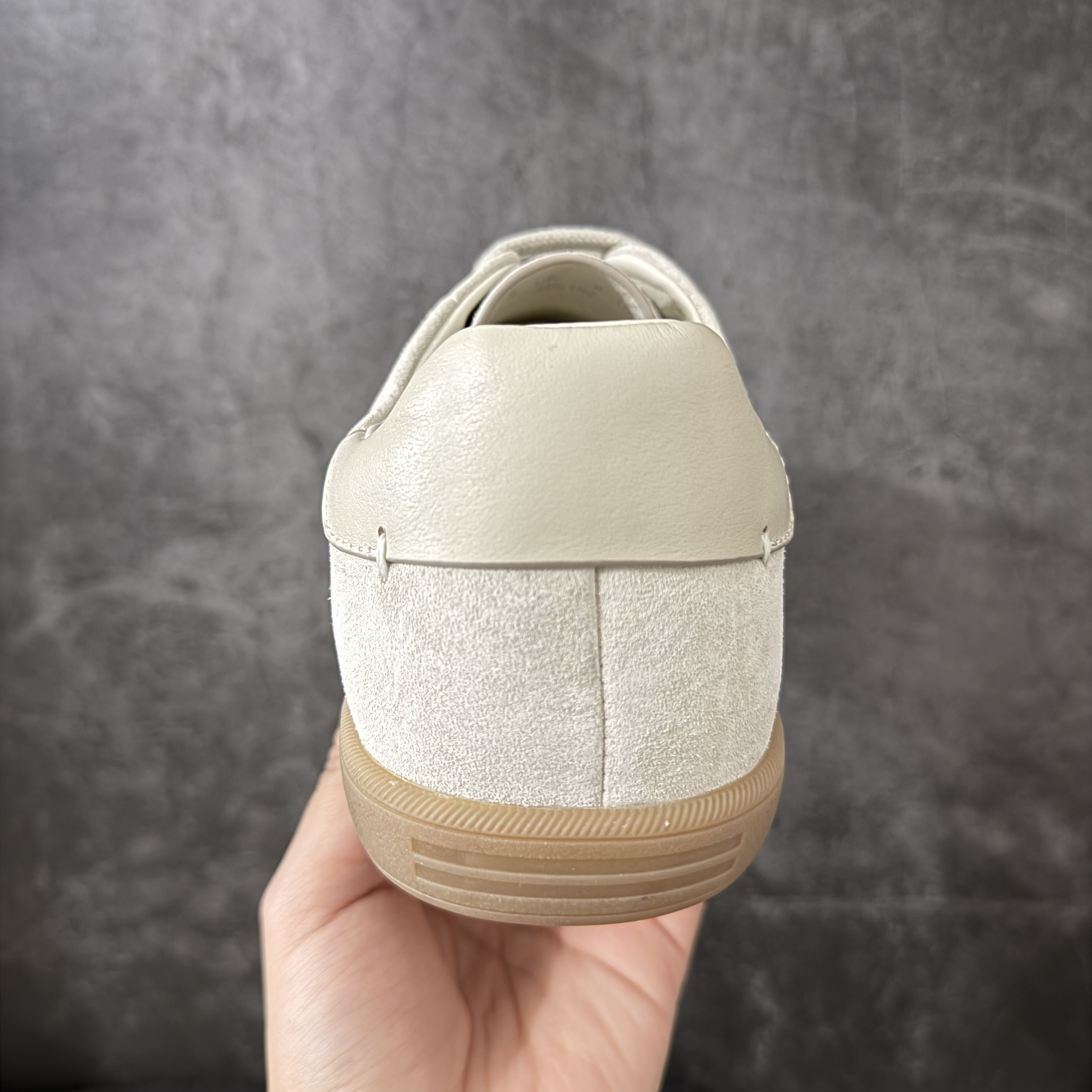 杰尼亚Zegna SS26 232  "Old Money" style low-top German Army Trainers (GATs) / casual sneakers. 麂皮 LHSOY-S8218Z-802