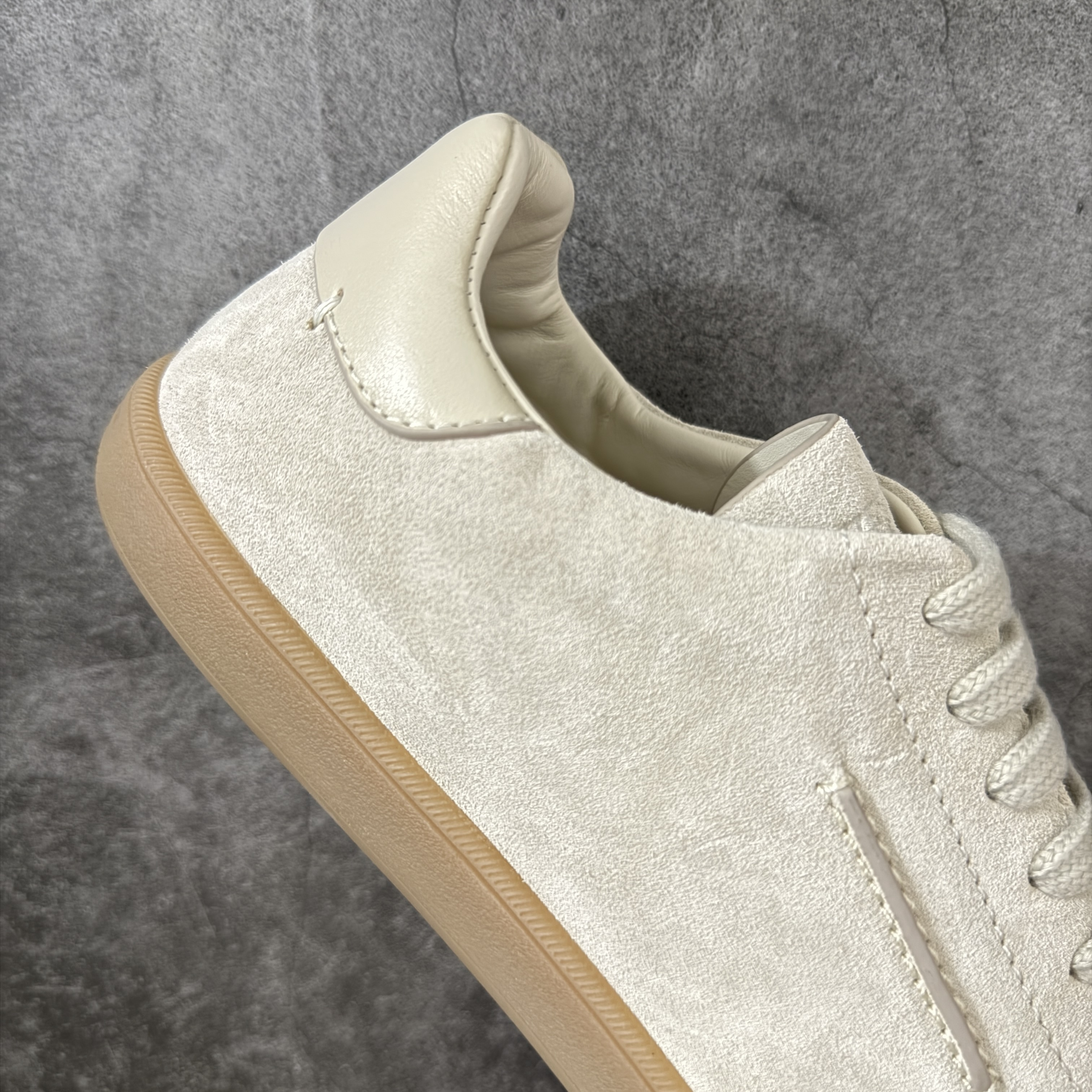 杰尼亚Zegna SS26 232  "Old Money" style low-top German Army Trainers (GATs) / casual sneakers. 麂皮 LHSOY-S8218Z-802