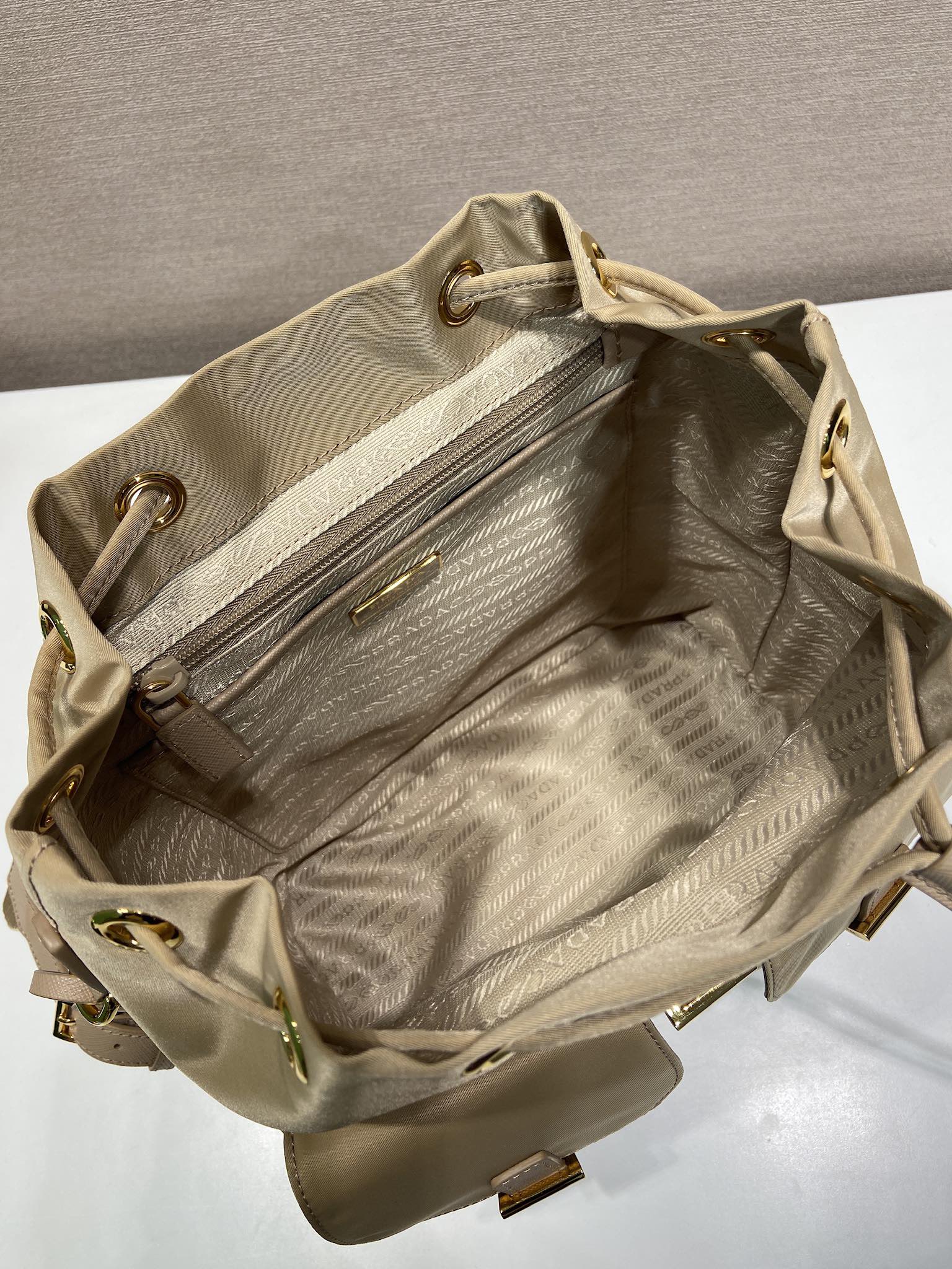 小号 普拉达 PRADA Re-Nylon 1978 双肩包 尼龙 沙漠黄 H0-1BZ677_RV44_F0F24_V_OOO