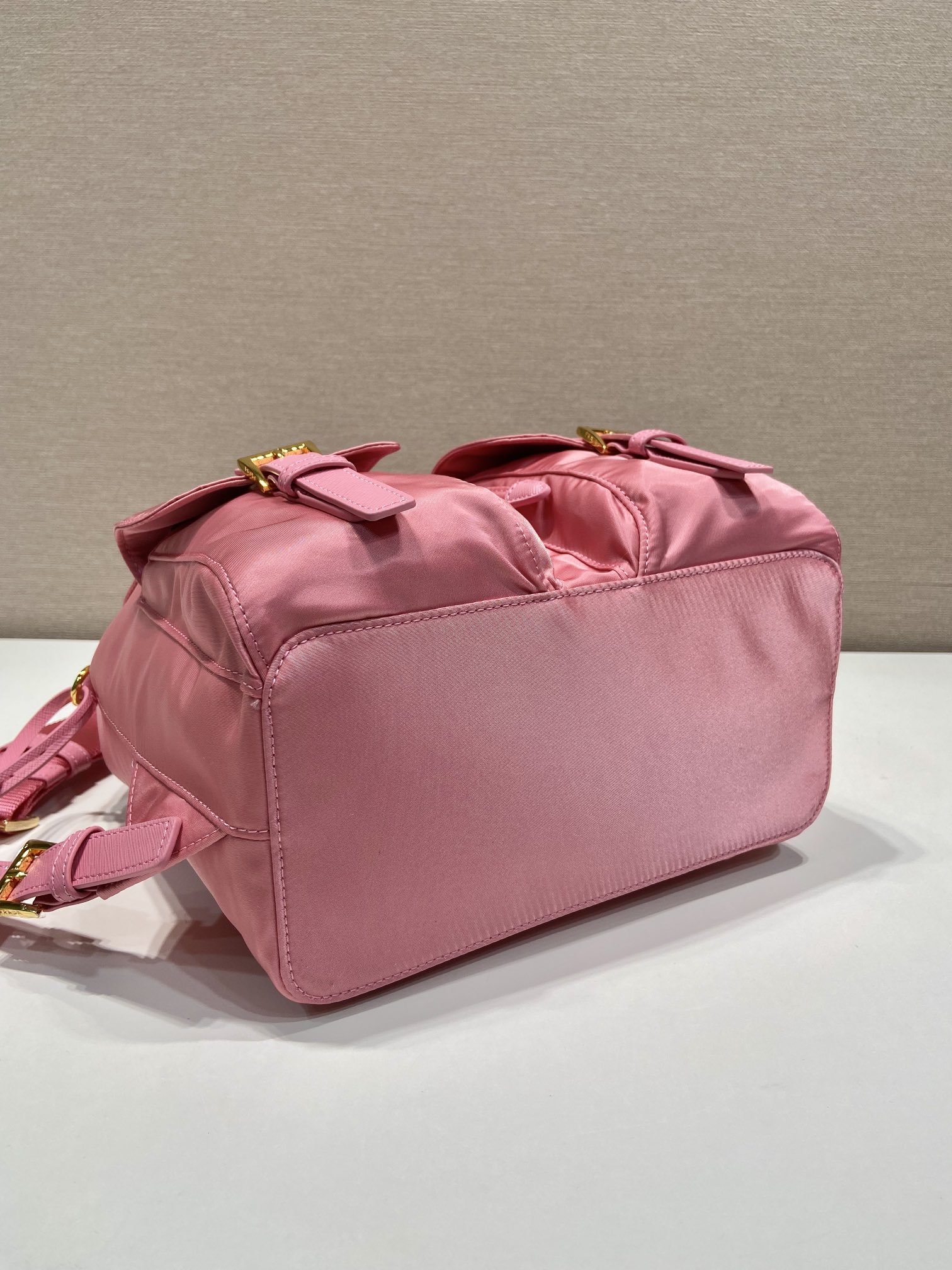 小号 普拉达 PRADA Re-Nylon 双肩包 尼龙 海棠粉 H0-1BZ677_RV44_F0JII_V_OOM