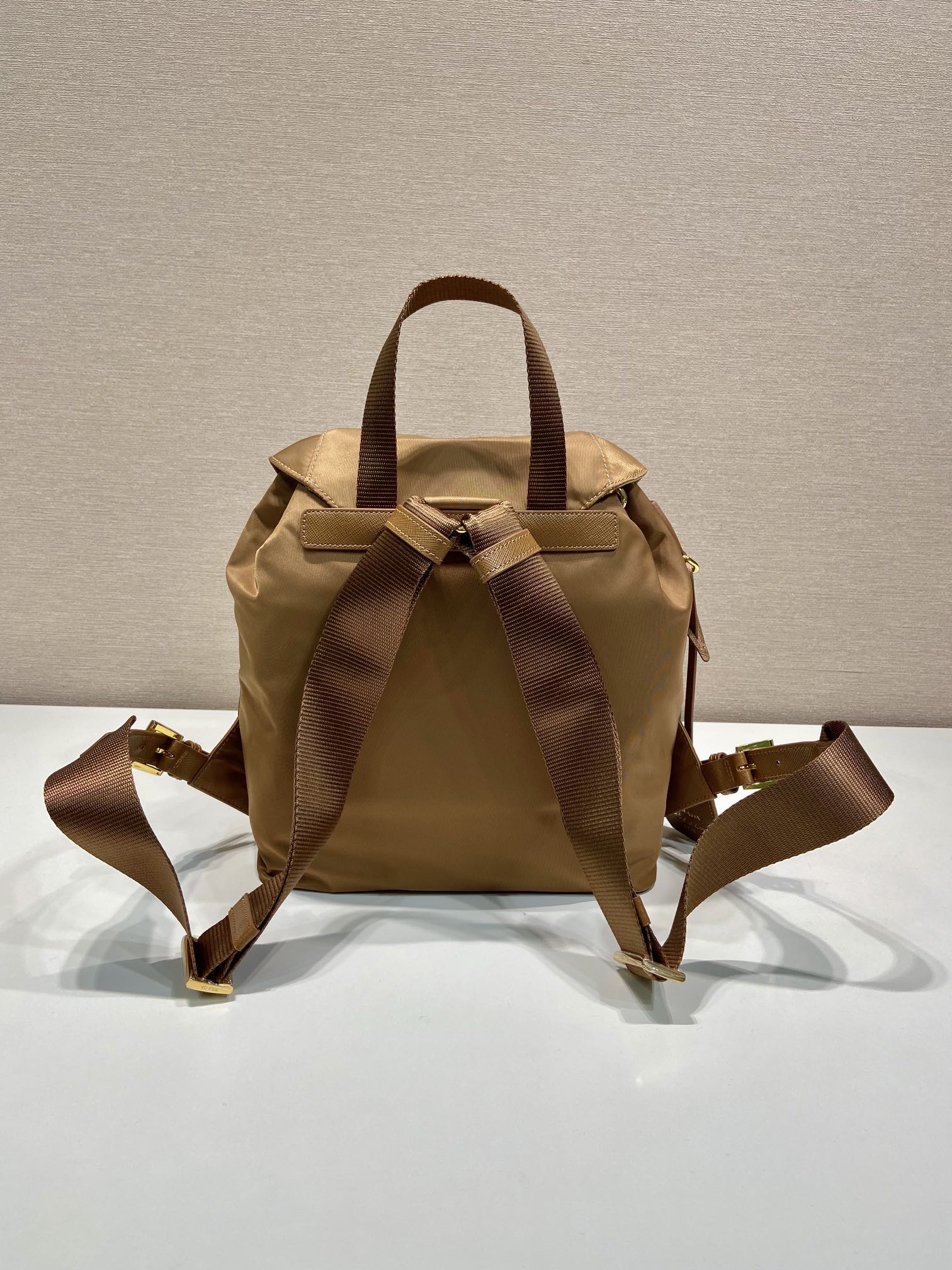 小号 普拉达 PRADA Re-Nylon 双肩包 尼龙 棕色 H0-1BZ677_RV44_F0Y8C_V_OOM