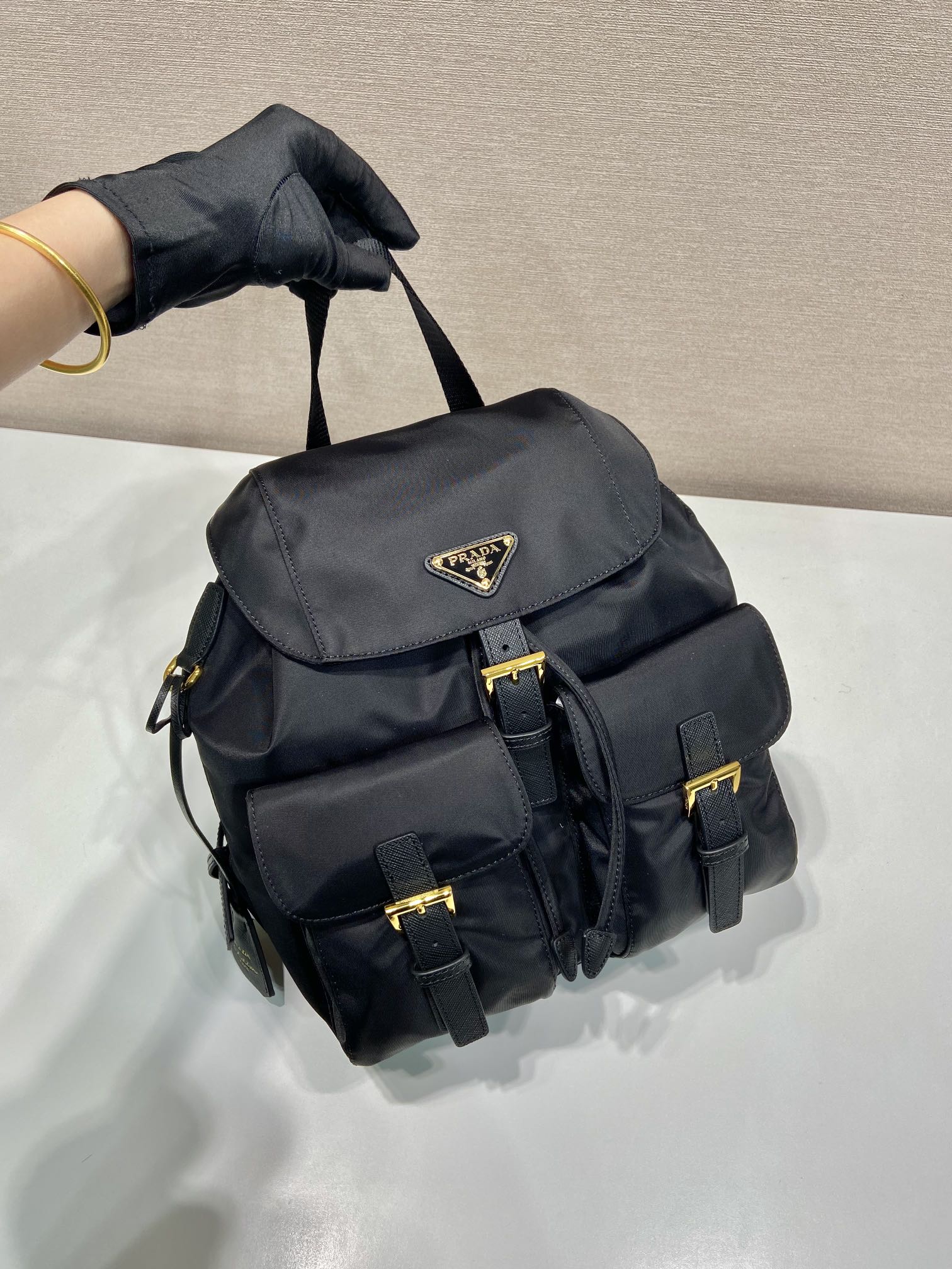 小号 普拉达 PRADA Re-Nylon 双肩包 尼龙 黑色 H0-1BZ677_RV44_F0632_V_OOM