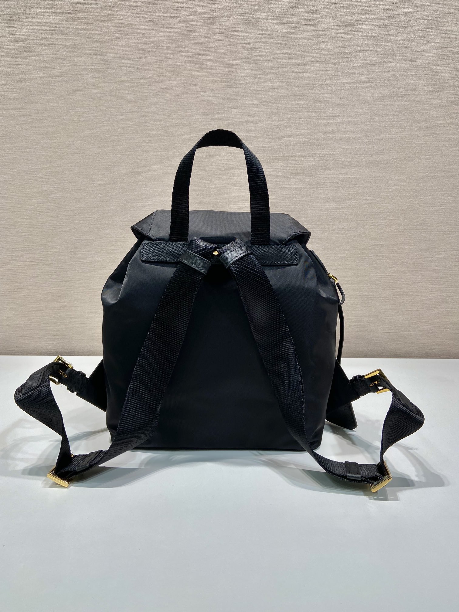 小号 普拉达 PRADA Re-Nylon 双肩包 尼龙 黑色 H0-1BZ677_RV44_F0632_V_OOM