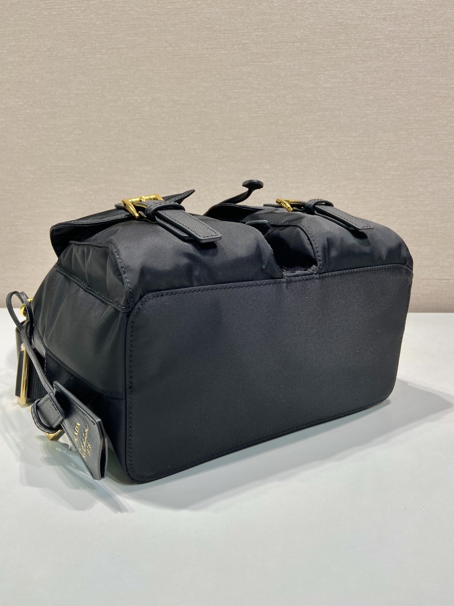 小号 普拉达 PRADA Re-Nylon 双肩包 尼龙 黑色 H0-1BZ677_RV44_F0632_V_OOM