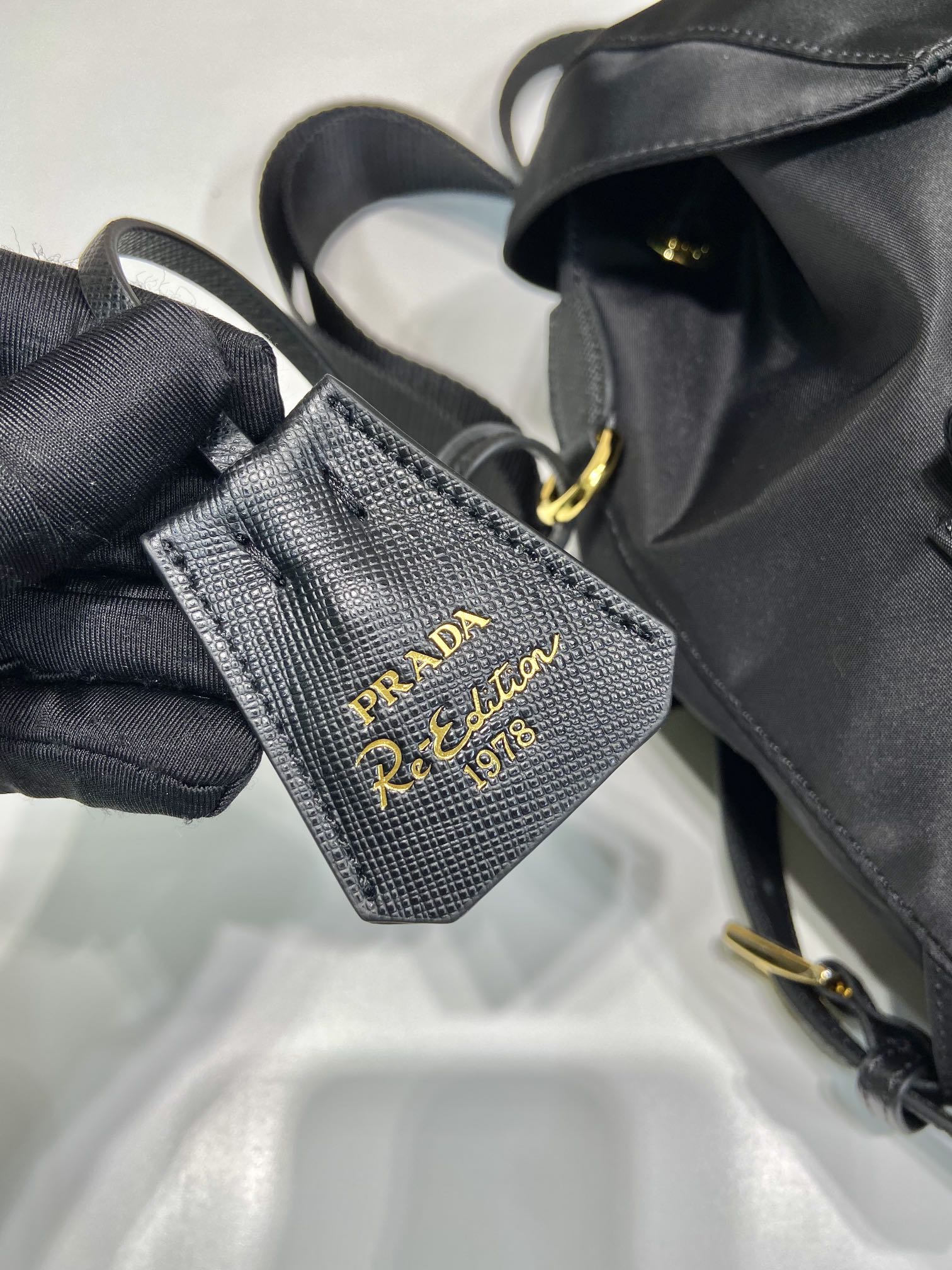 小号 普拉达 PRADA Re-Nylon 双肩包 尼龙 黑色 H0-1BZ677_RV44_F0632_V_OOM