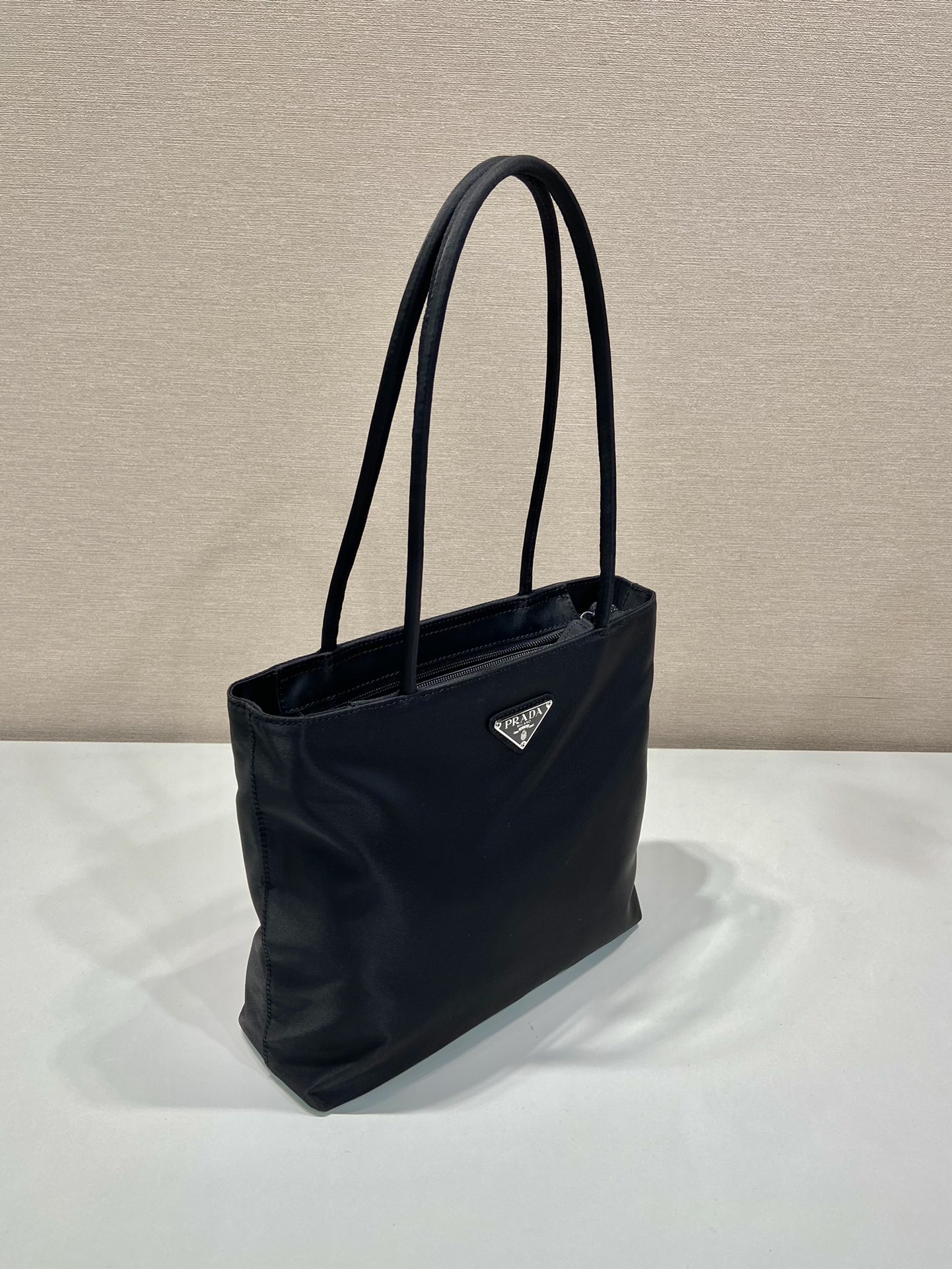 托特 普拉达 PRADA Re-Nylon Tote 尼龙 黑色 F0-1BG426_VDOO_RUKW_F0002
