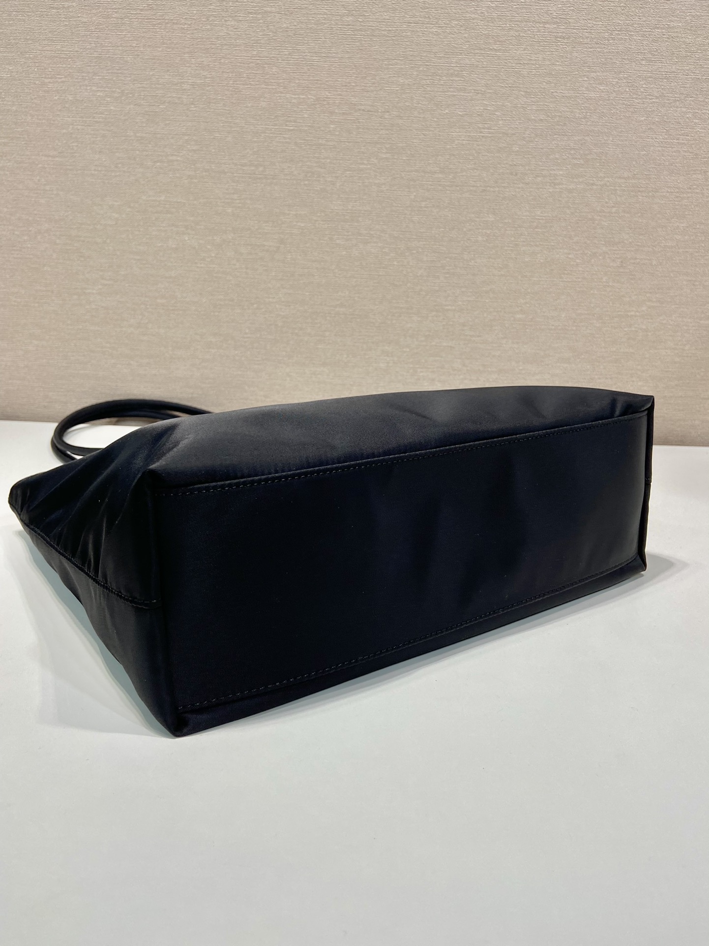 中号 托特 普拉达 PRADA Re-Nylon Tote 尼龙 黑色 F0-1BG426_VNOO_RUKW_F0002