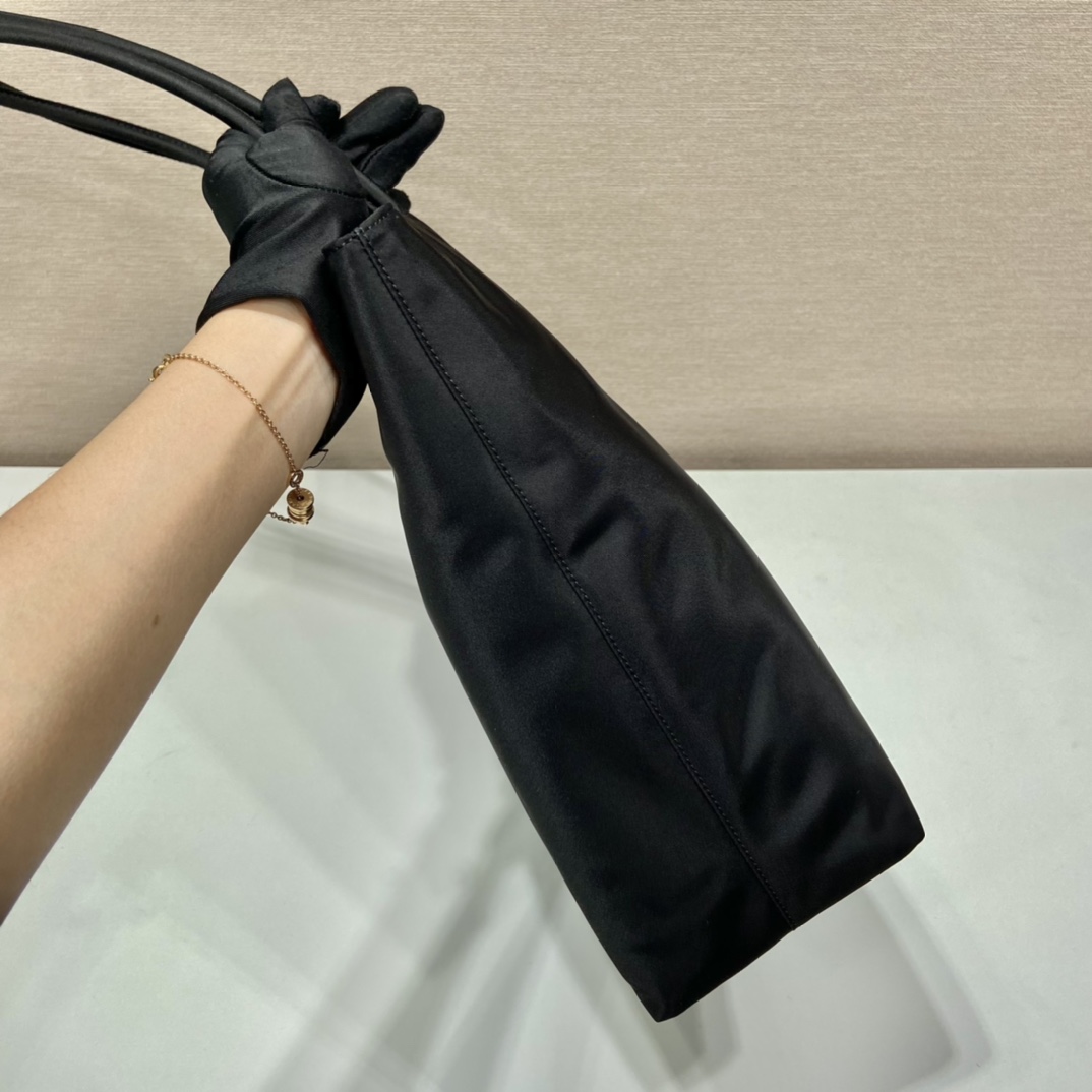 大号 托特 普拉达 PRADA Re-Nylon Tote 尼龙 黑色 F0-1BG108_5ECO_F0002_TU_V_OOX