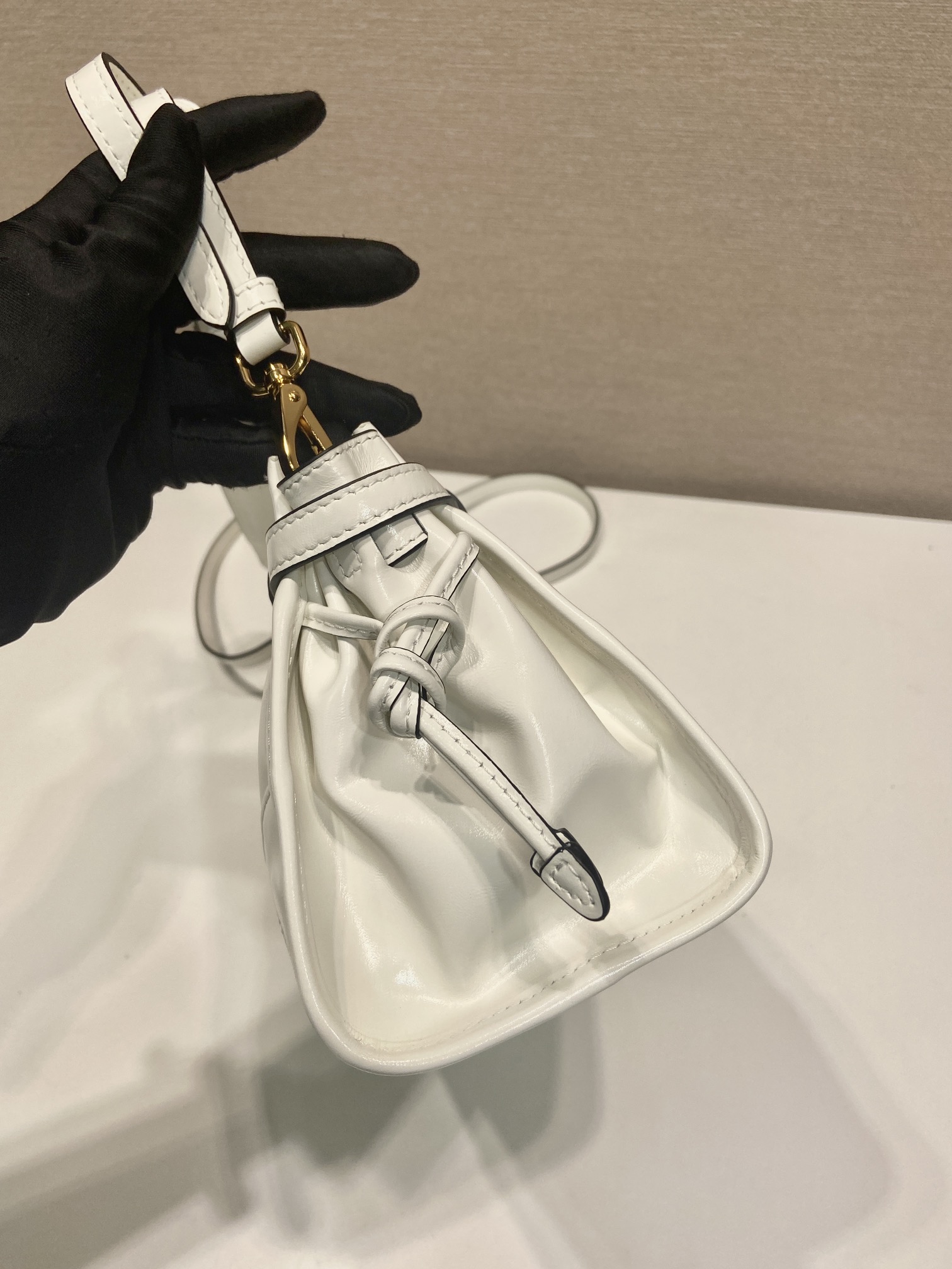 小号 普拉达 PRADA Bonnie soft lux  皮革 白色 F0-1BH215