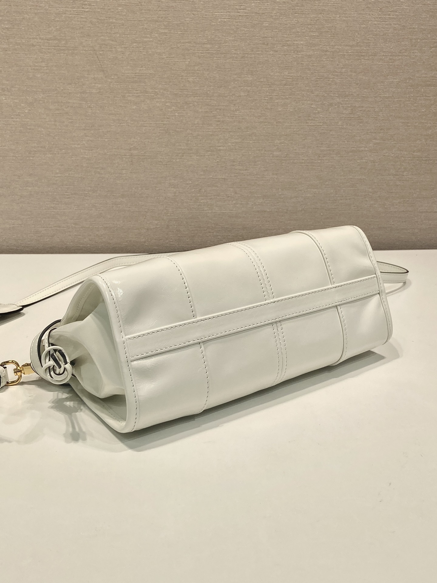 小号 普拉达 PRADA Bonnie soft lux  皮革 白色 F0-1BH215