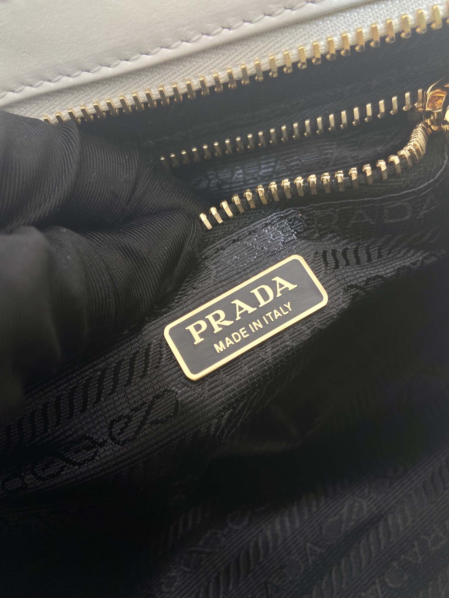 小号 普拉达 PRADA Bonnie soft lux  皮革 白色 F0-1BH215